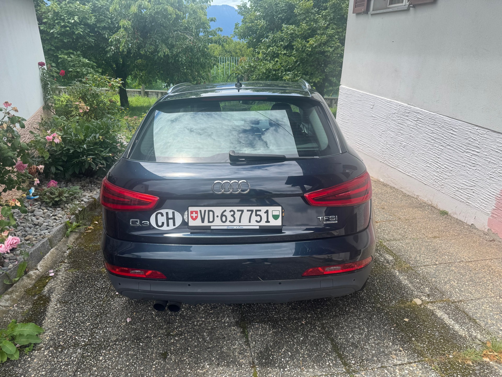 AUDI Q3 2.0 TFSI quattro S-tronic-image-3