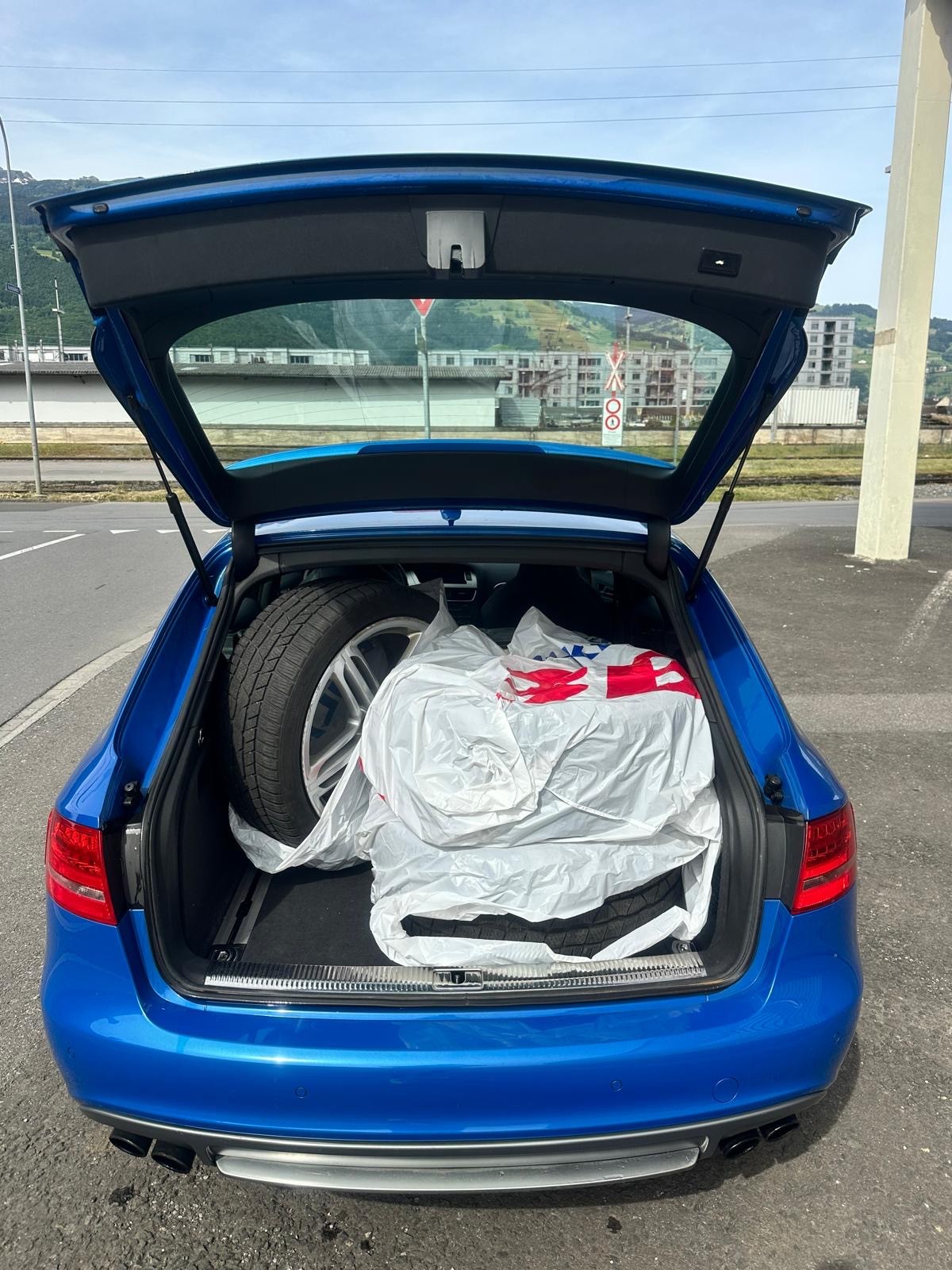 AUDI S4 Avant 3.0 TFSI quattro S-tronic-image-8