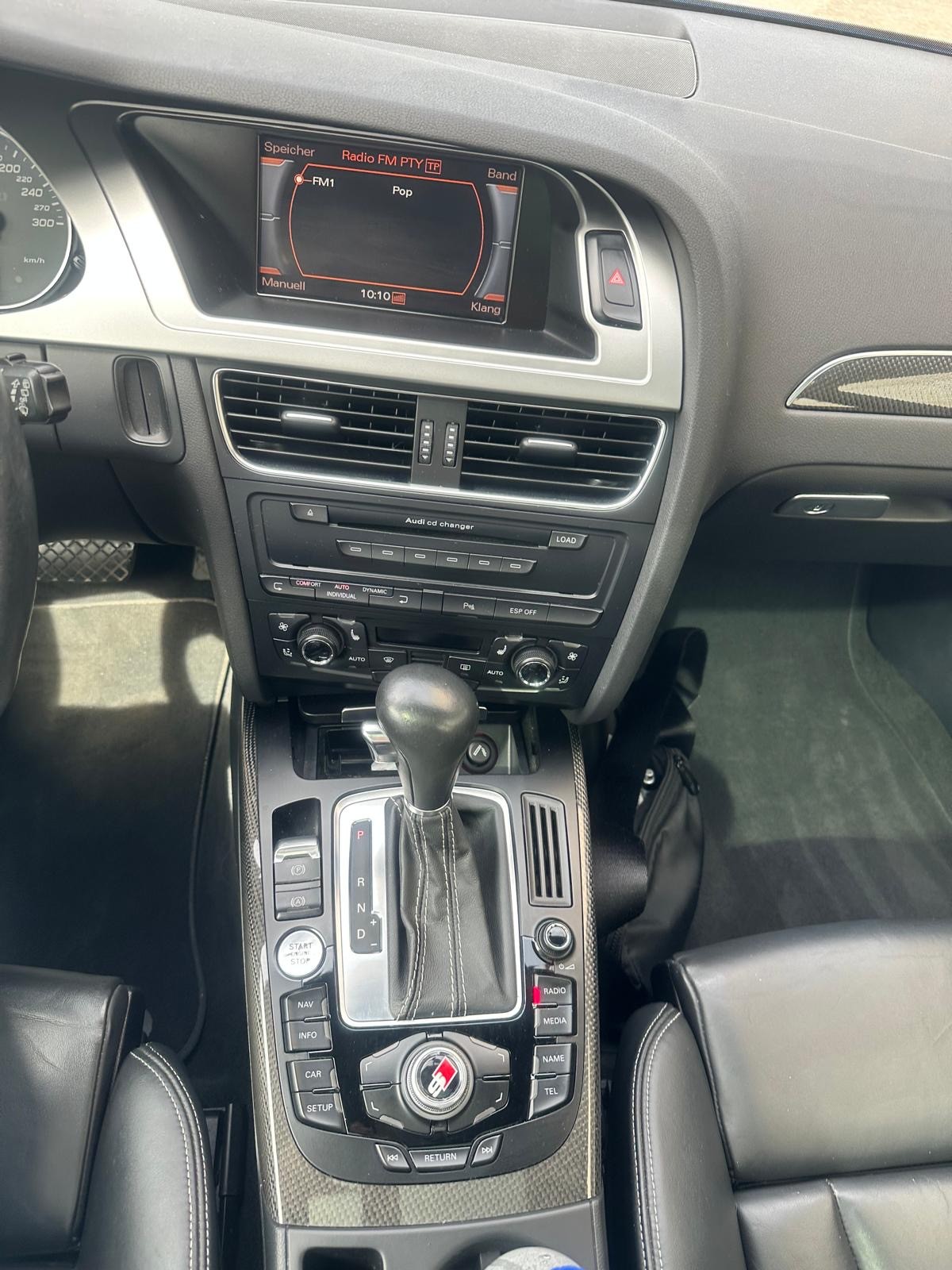 AUDI S4 Avant 3.0 TFSI quattro S-tronic-image-12
