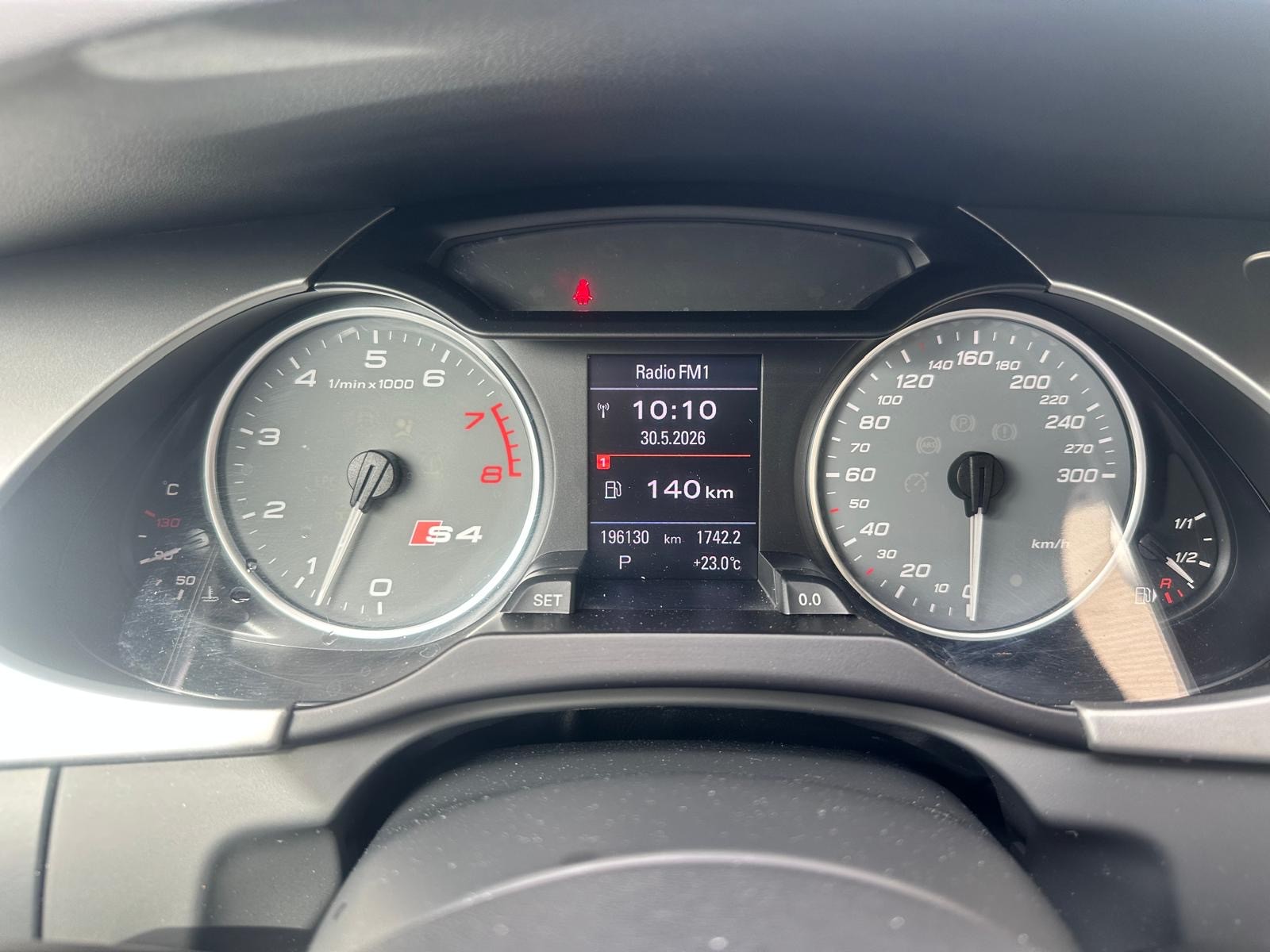 AUDI S4 Avant 3.0 TFSI quattro S-tronic-image-13