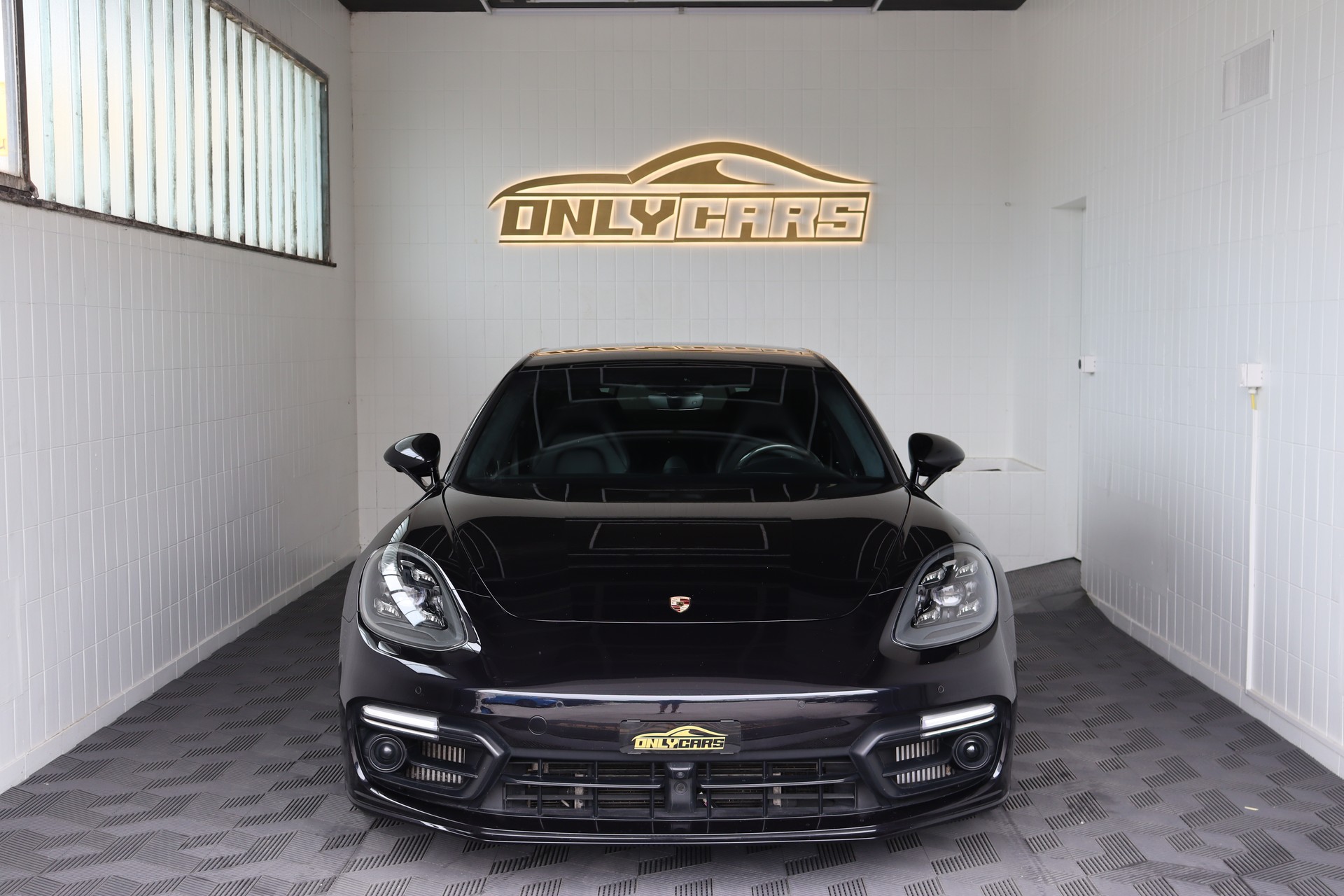 PORSCHE PANAMERA TURBO S EXECUTIVE E-HYBRID PDK * APPROVED GARATNIE BIS 10.2027 * LANGVERSION * PCCB * SPORTCHRONO * EINZIGARTIG *-showroom-element-1