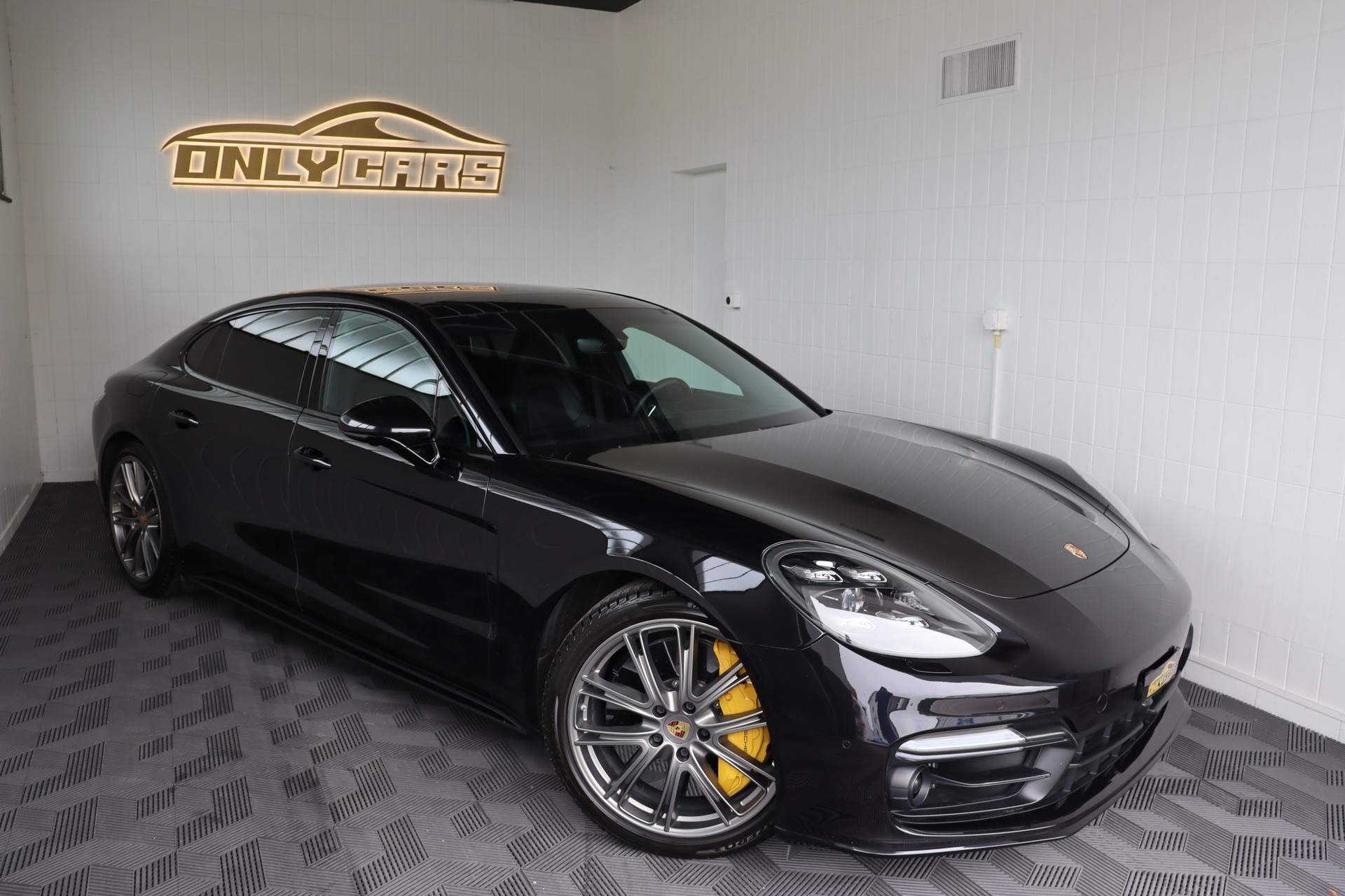 PORSCHE PANAMERA TURBO S EXECUTIVE E-HYBRID PDK * APPROVED GARATNIE BIS 10.2027 * LANGVERSION * PCCB * SPORTCHRONO * EINZIGARTIG *-showroom-element-3