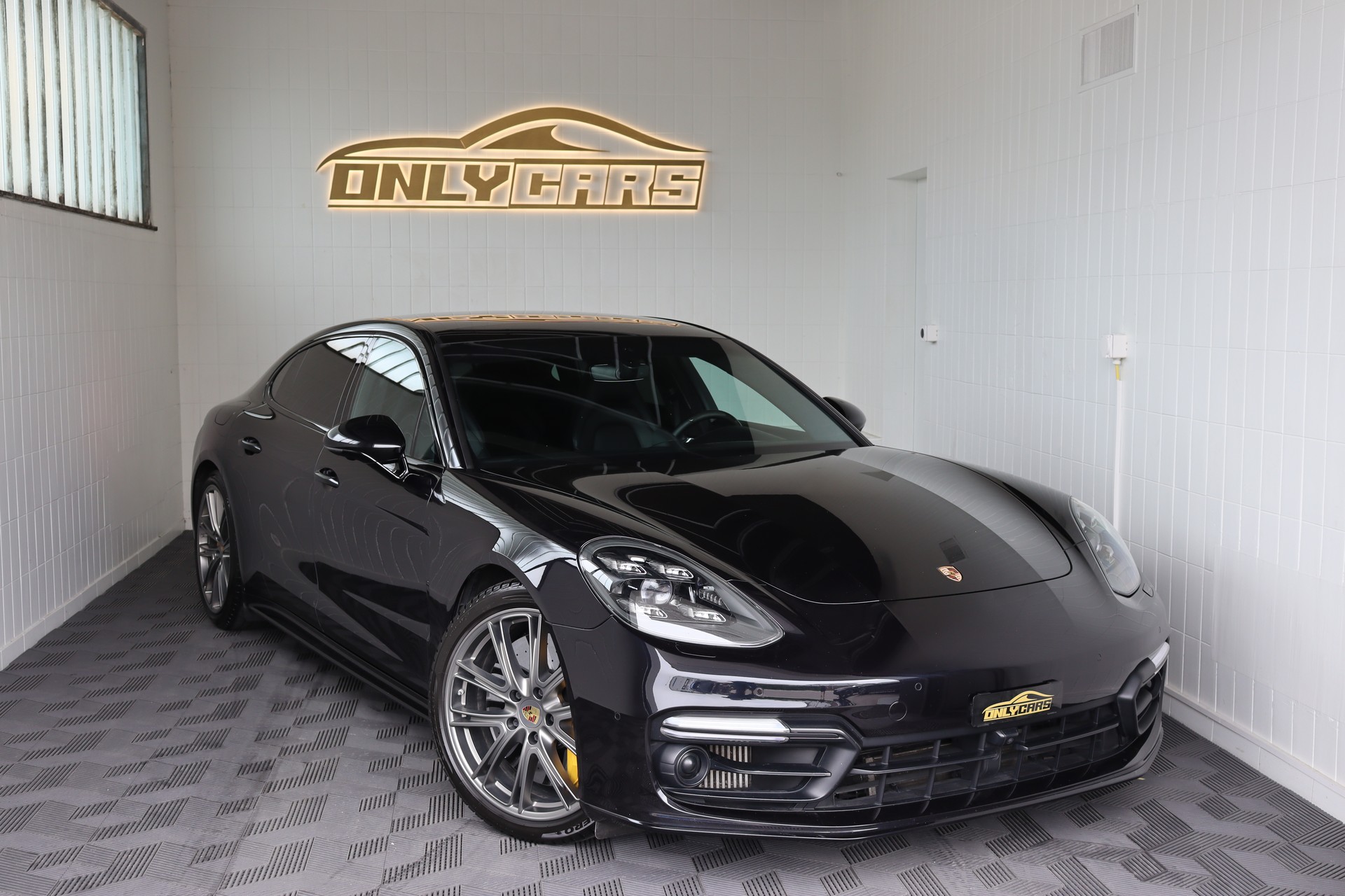 PORSCHE PANAMERA TURBO S EXECUTIVE E-HYBRID PDK * APPROVED GARATNIE BIS 10.2027 * LANGVERSION * PCCB * SPORTCHRONO * EINZIGARTIG *