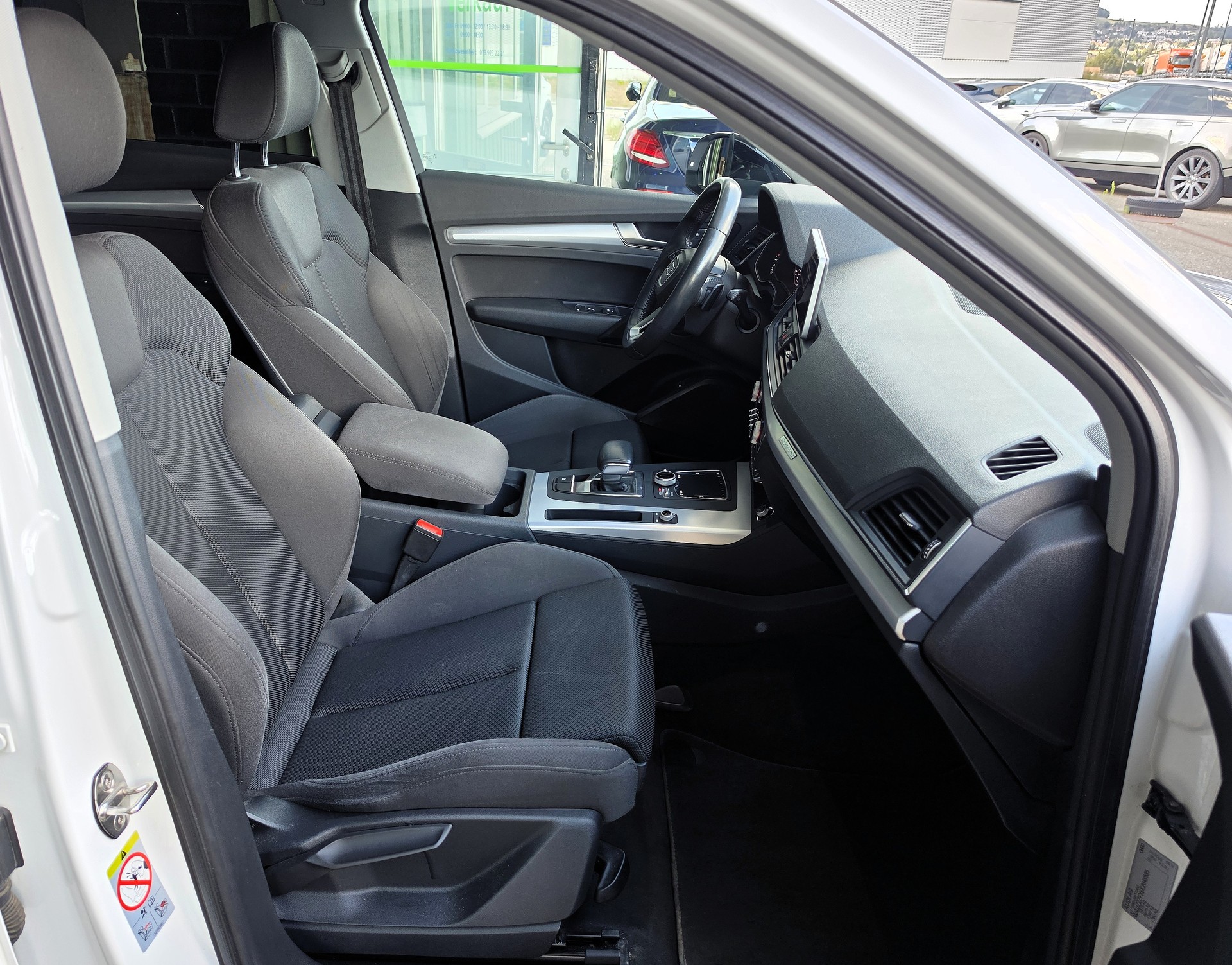AUDI Q5 40 TDI Sport quattro S-Tronic-image-5