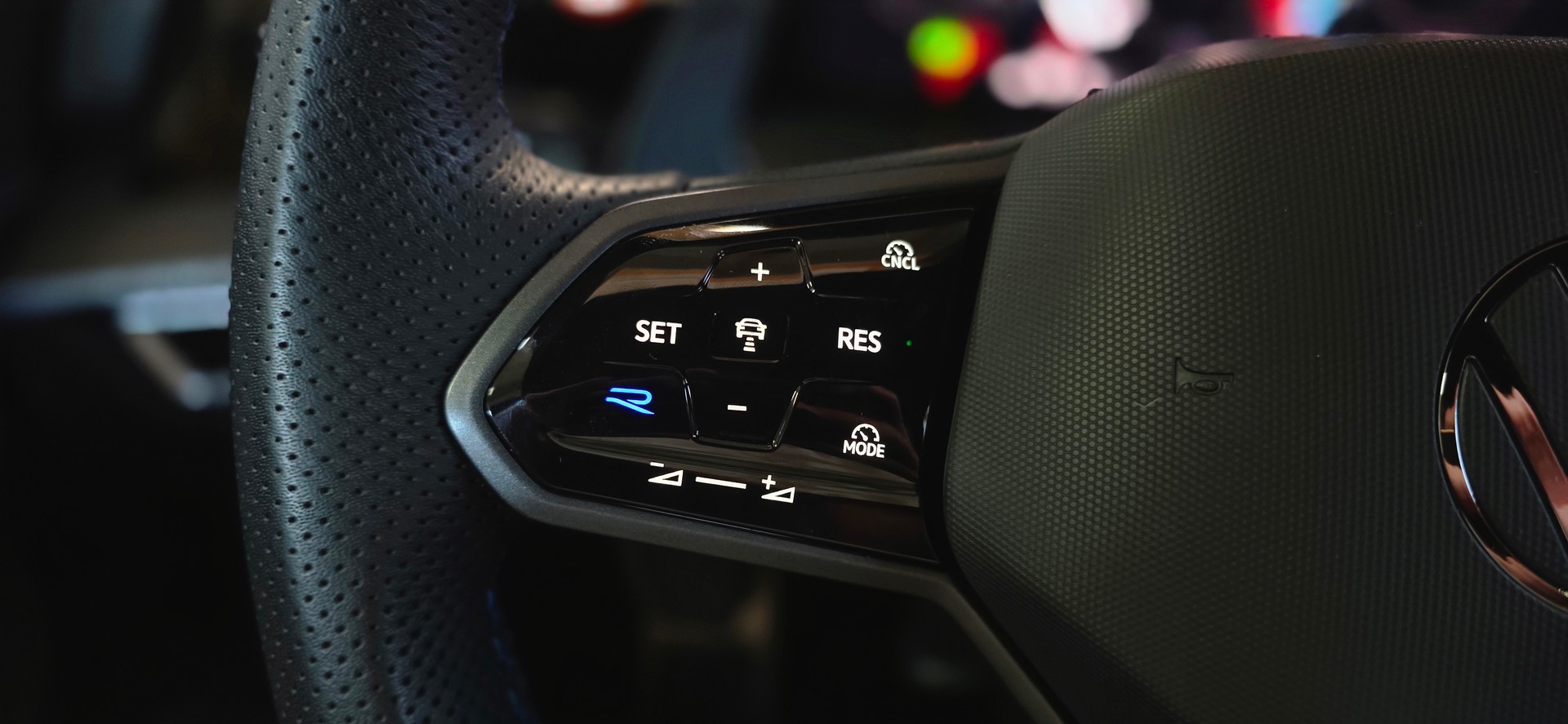 VW Golf Variant 2.0 TSI R Performance DSG 4 Motion *Sitz-&Lenkradheizung*ACC&LaneAssist*360°Kamera*Ambiente*CarPlay&AndroidAuto*-image-13