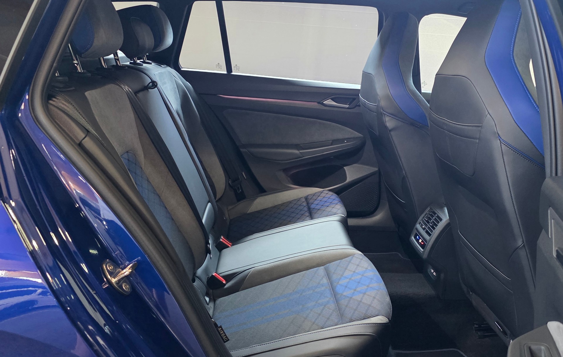VW Golf Variant 2.0 TSI R Performance DSG 4 Motion *Sitz-&Lenkradheizung*ACC&LaneAssist*360°Kamera*Ambiente*CarPlay&AndroidAuto*-image-27
