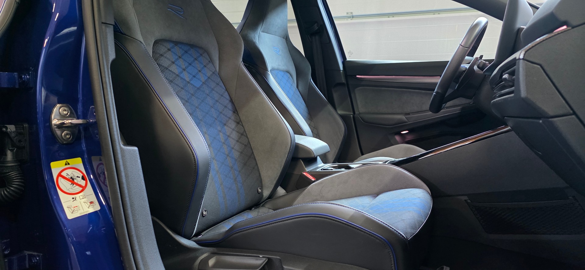 VW Golf Variant 2.0 TSI R Performance DSG 4 Motion *Sitz-&Lenkradheizung*ACC&LaneAssist*360°Kamera*Ambiente*CarPlay&AndroidAuto*-image-26