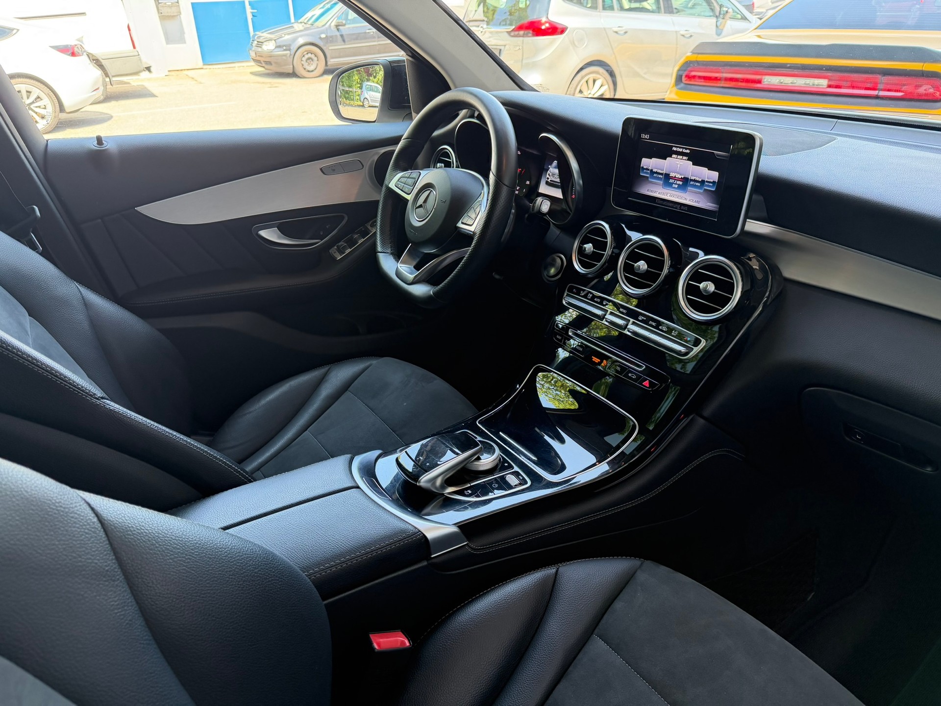 MERCEDES-BENZ GLC 250 d AMG Line 4Matic 9G-Tronic-image-8