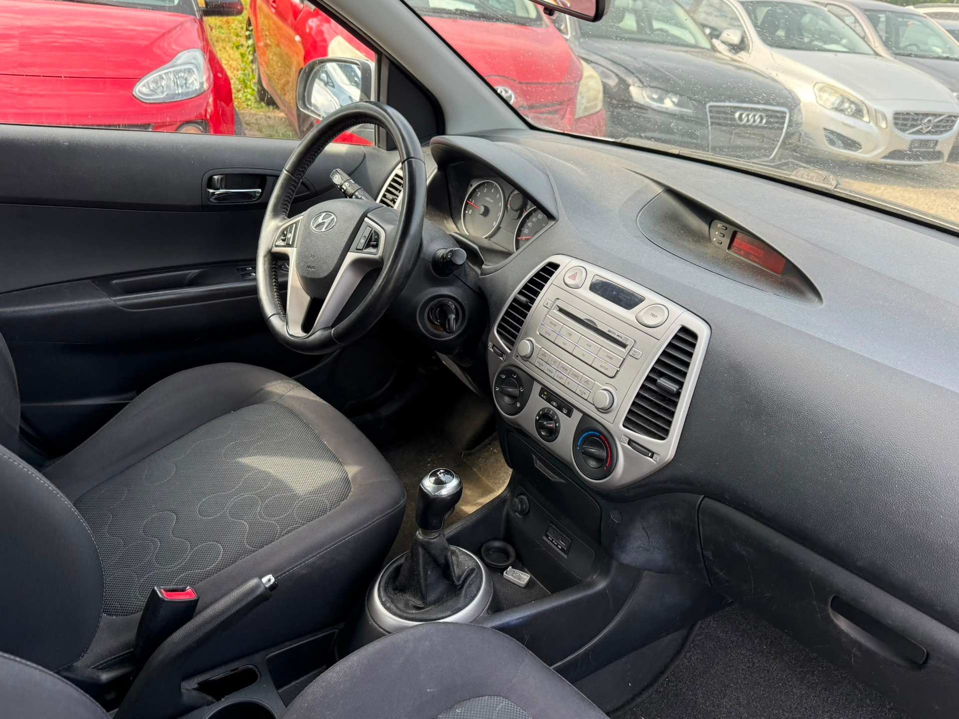 HYUNDAI i20 1.4 Style-image-8