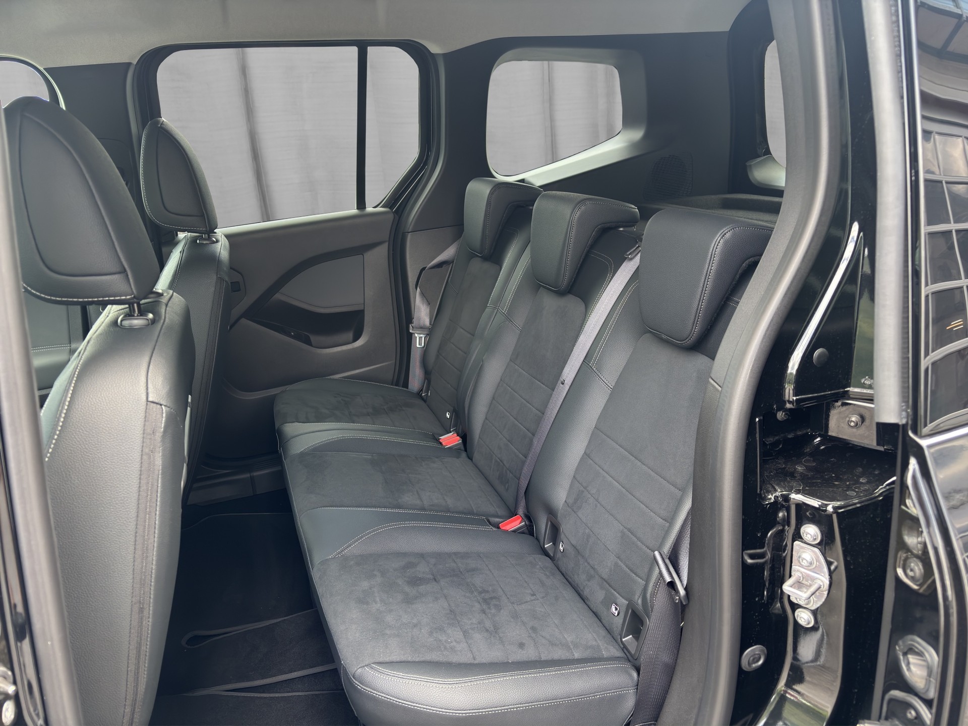 MERCEDES-BENZ T-Klasse 180 Progressive Automat-image-10