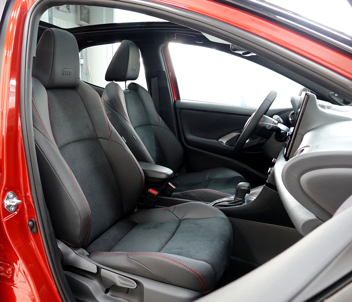 TOYOTA Yaris 1.5 GR Sport e-CVT Panoramaglasdach, JBL, Head-Up Display-showroom-element-3