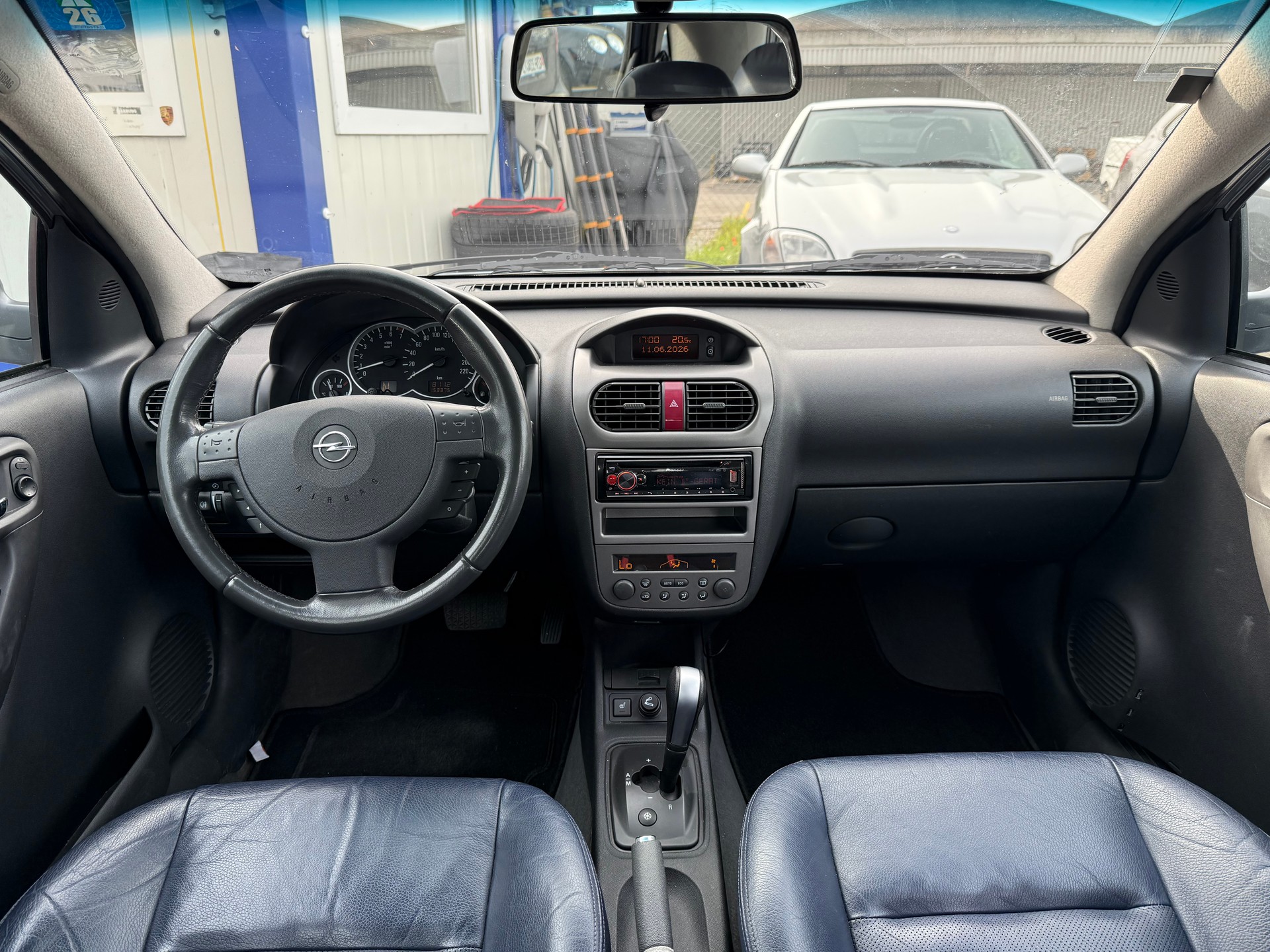 OPEL Corsa 1.4 TP Cosmo Automatik / Frisch ab MFK / LEDER / SITZHEIZUNG / KLIMAAUTOMATIK / DAB / ALUFELGEN-image-7