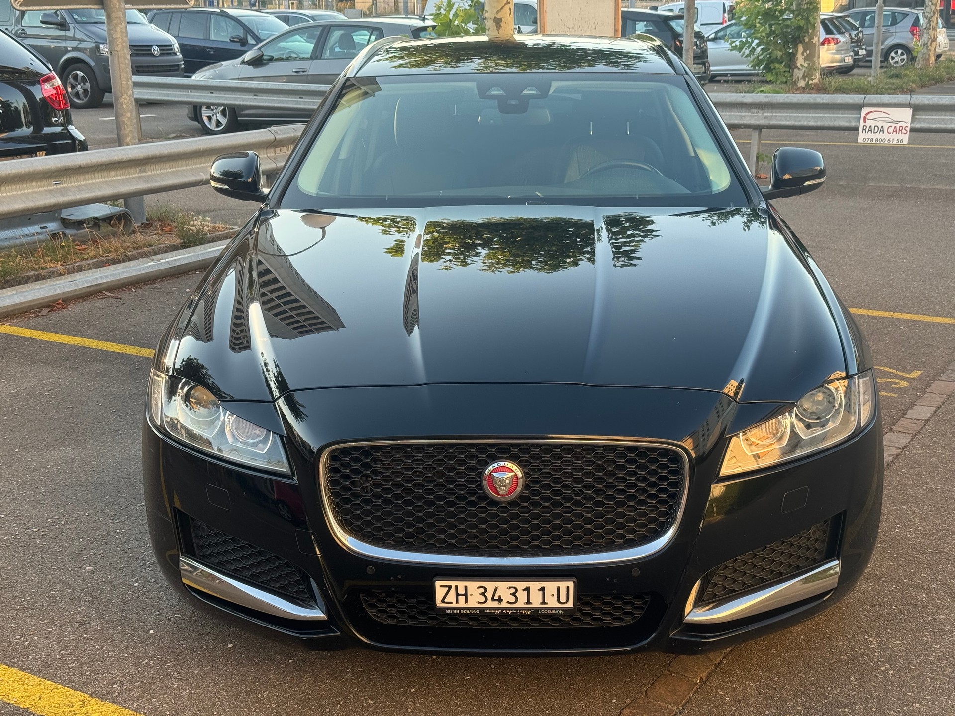 JAGUAR XF Sportbrake 20d Pure Automatic-image-1