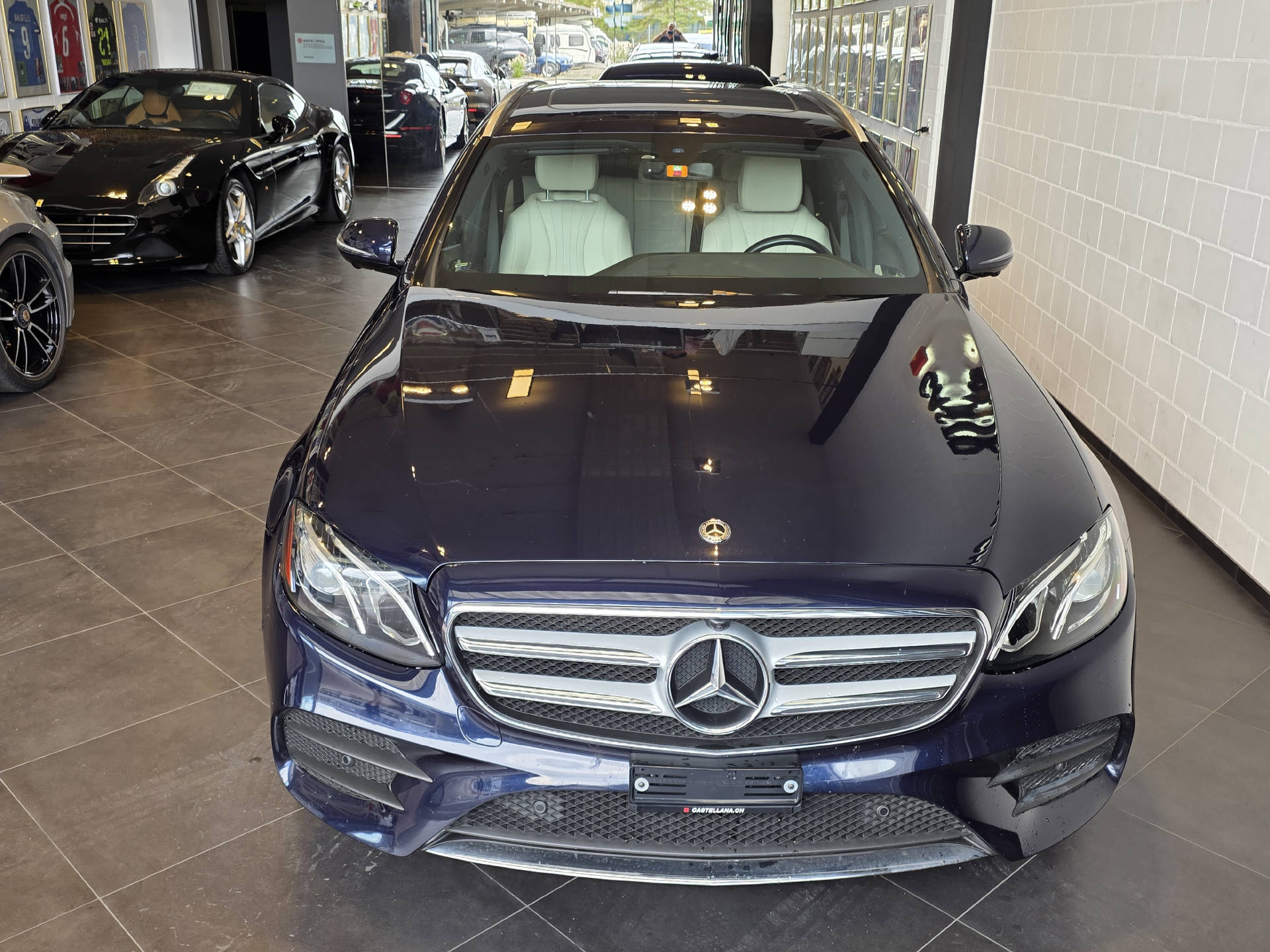 MERCEDES-BENZ E 450 Avantgarde 4matic Kombi-showroom-element-1