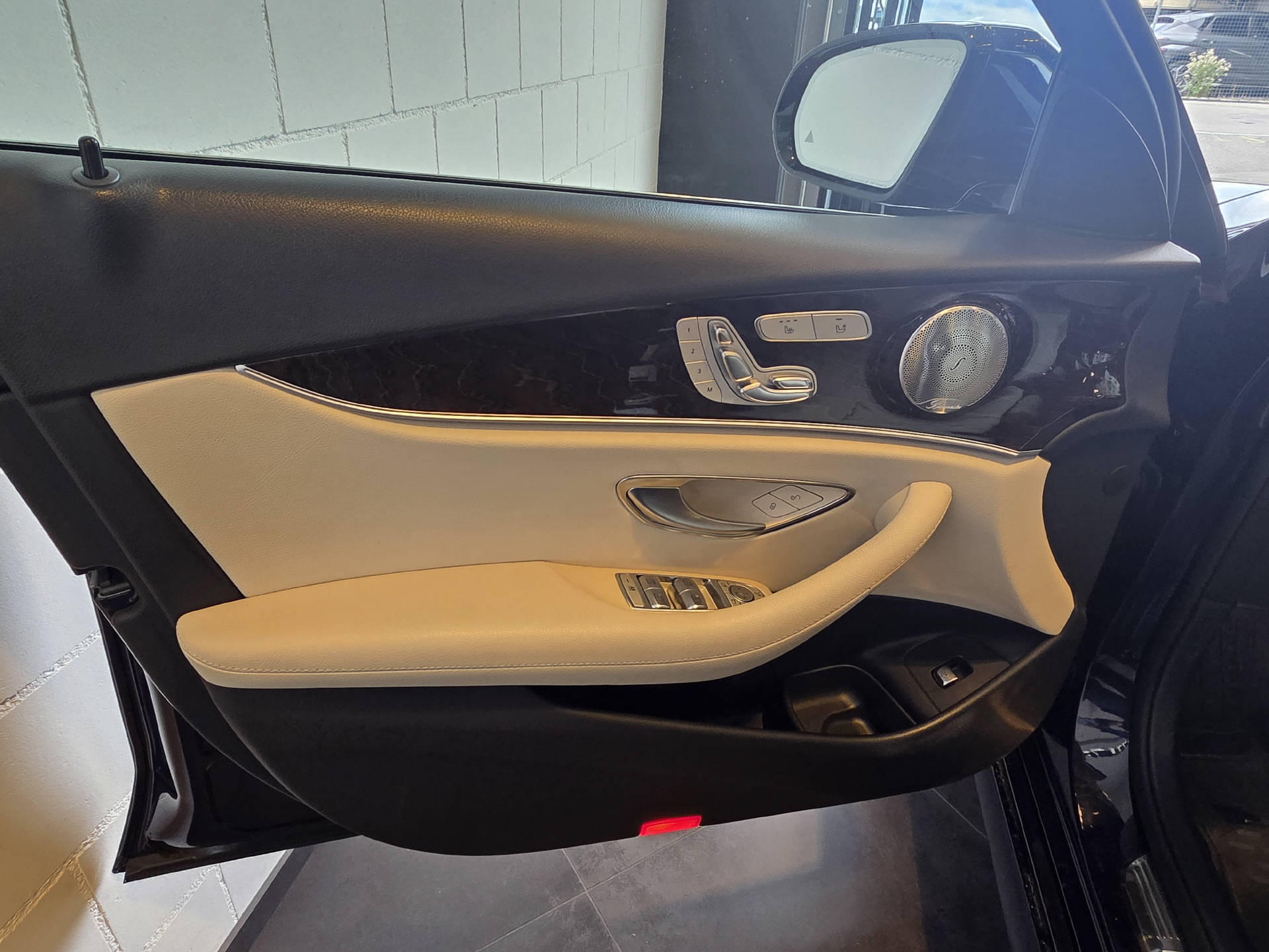 MERCEDES-BENZ E 450 Avantgarde 4matic Kombi-image-7
