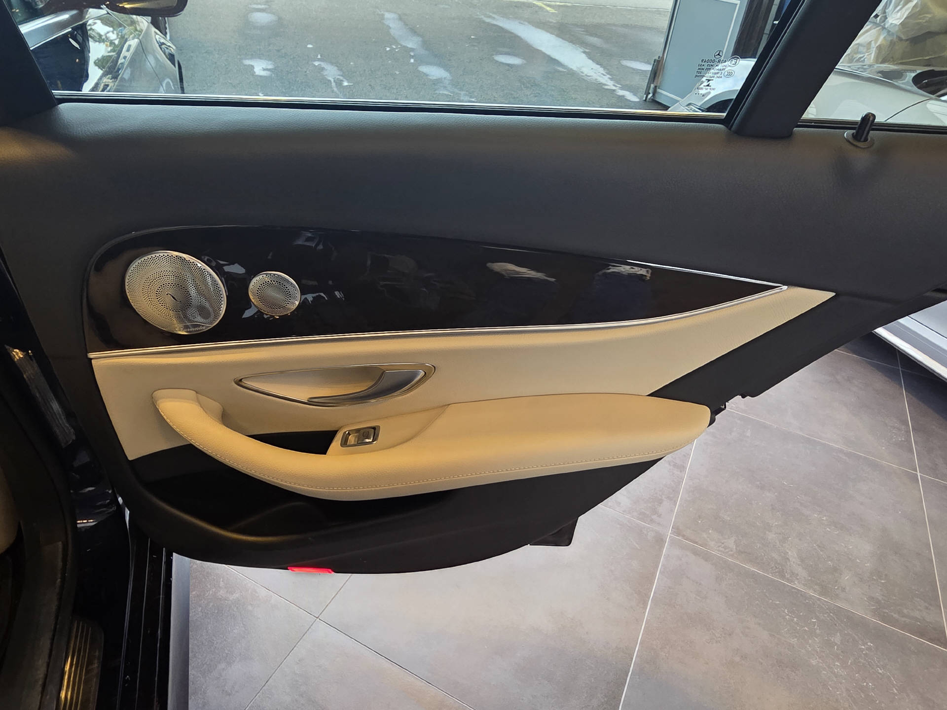 MERCEDES-BENZ E 450 Avantgarde 4matic Kombi-image-16