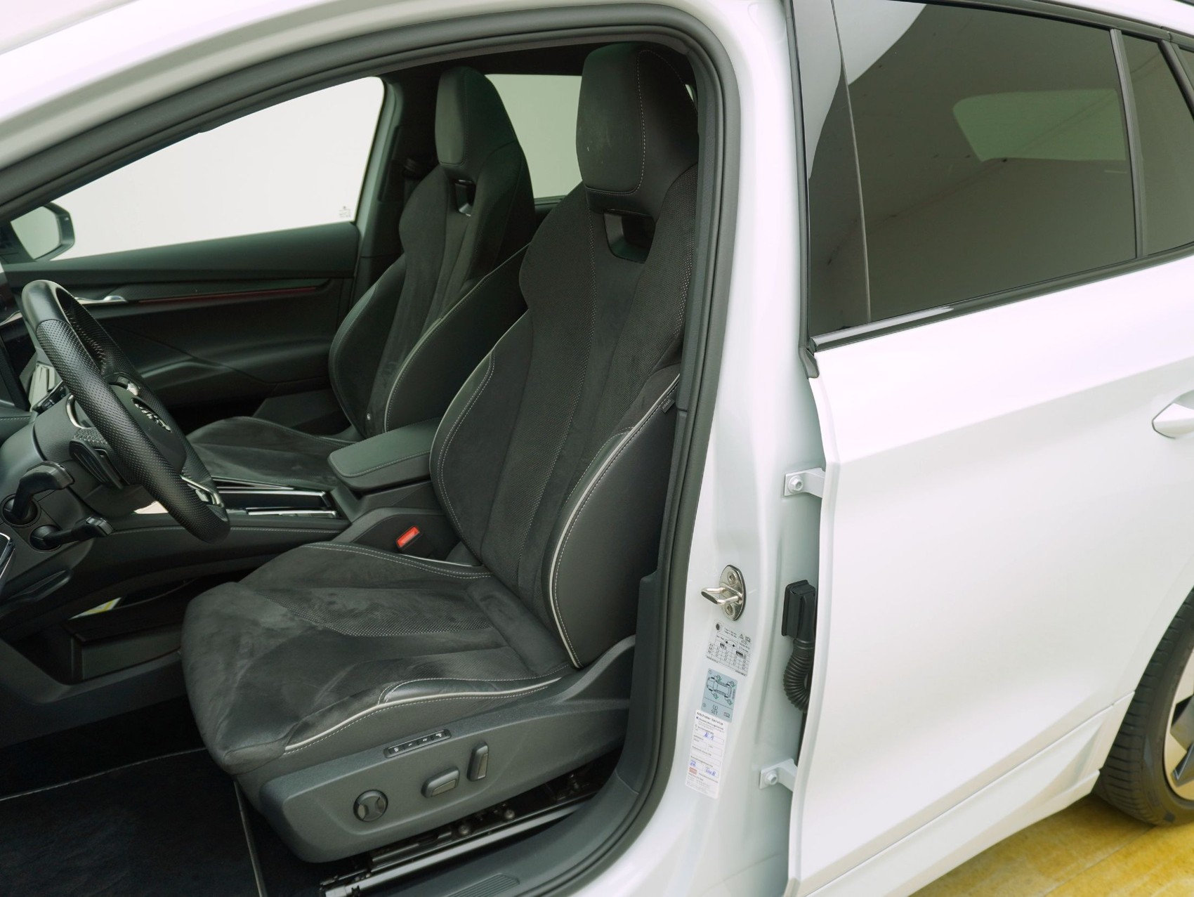 SKODA Enyaq iV 80x Sport Line 4X4-image-9