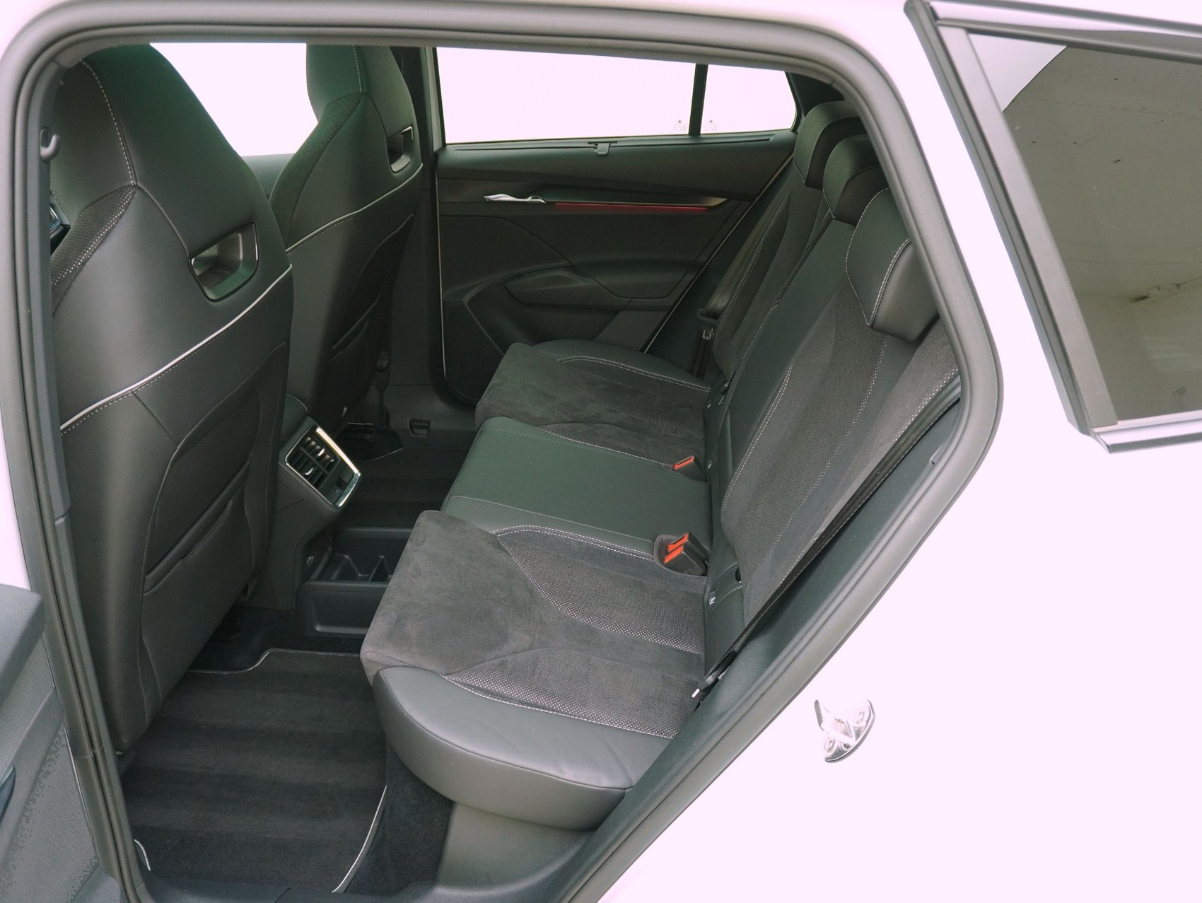 SKODA Enyaq iV 80x Sport Line 4X4-image-11