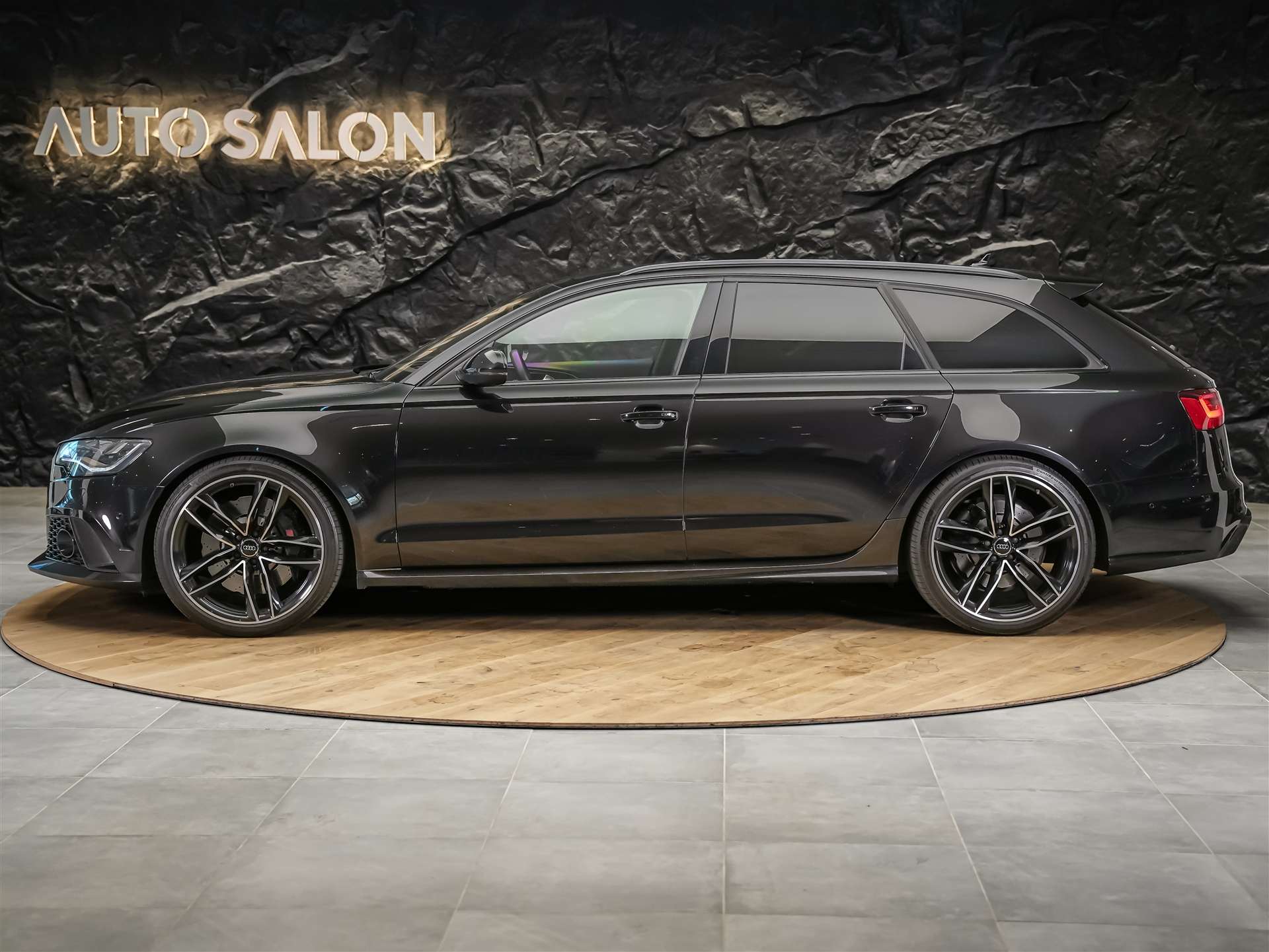 AUDI RS6 Avant 4.0 TFSI V8 quattro Tiptronic *BOSE Soundsystem*Abstandsregler*Sitzheizung*Valcona Leder*-showroom-element-1
