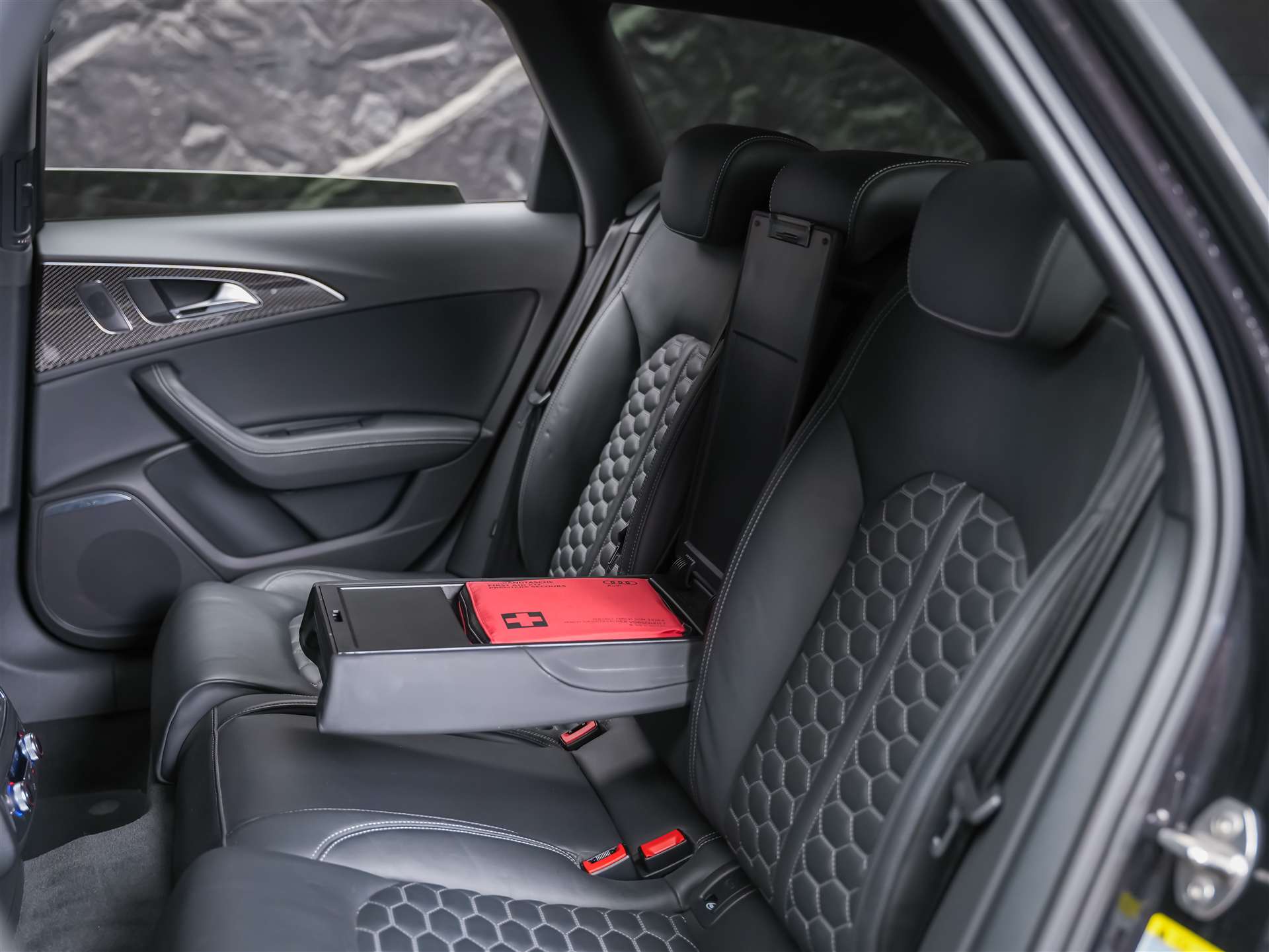 AUDI RS6 Avant 4.0 TFSI V8 quattro Tiptronic *BOSE Soundsystem*Abstandsregler*Sitzheizung*Valcona Leder*-image-12