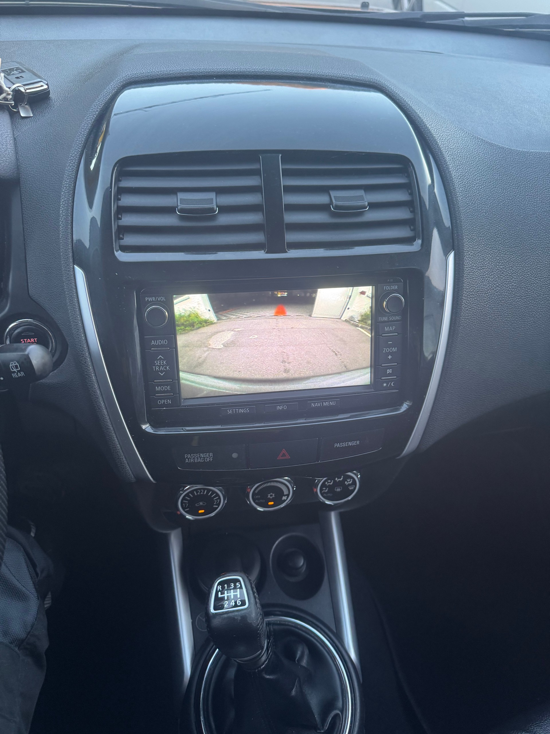 PEUGEOT 4008 1.8 HDi Allure 4WD-image-5