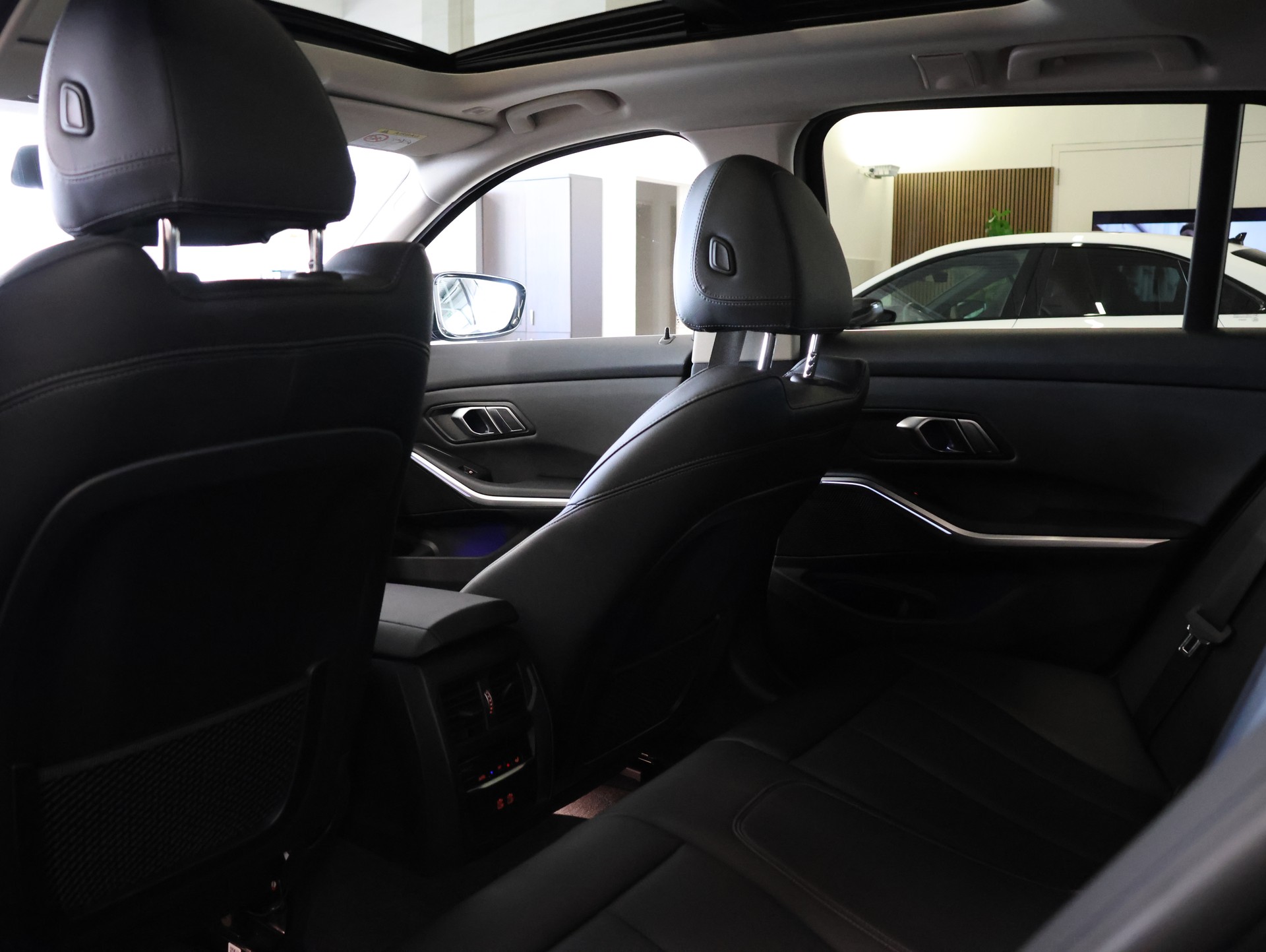 BMW 320d xDrive 48V Touring Luxury Line Steptronic * DRAVIT-GRAU LACKIERUNG*-image-32