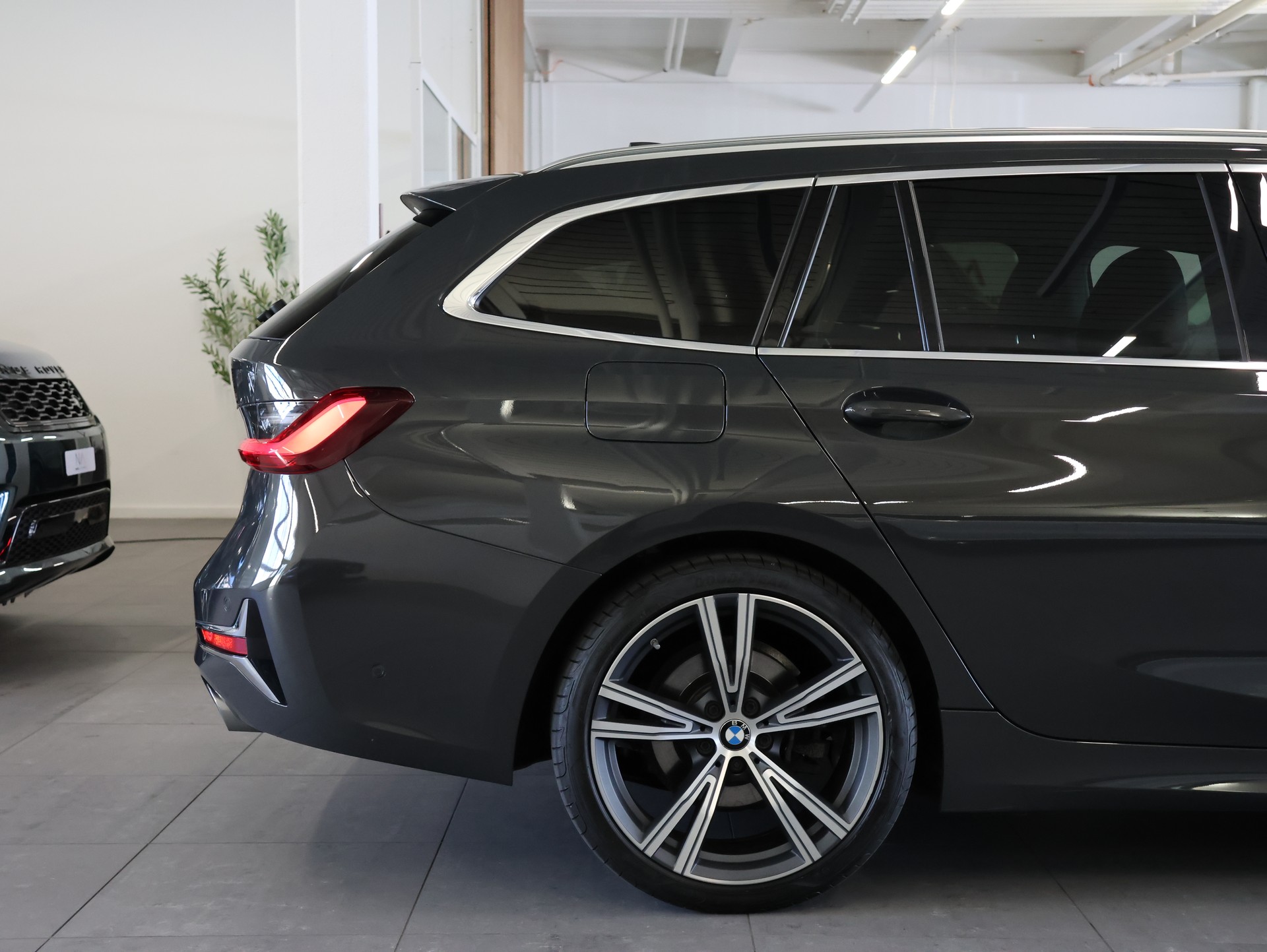 BMW 320d xDrive 48V Touring Luxury Line Steptronic * DRAVIT-GRAU LACKIERUNG*-image-9