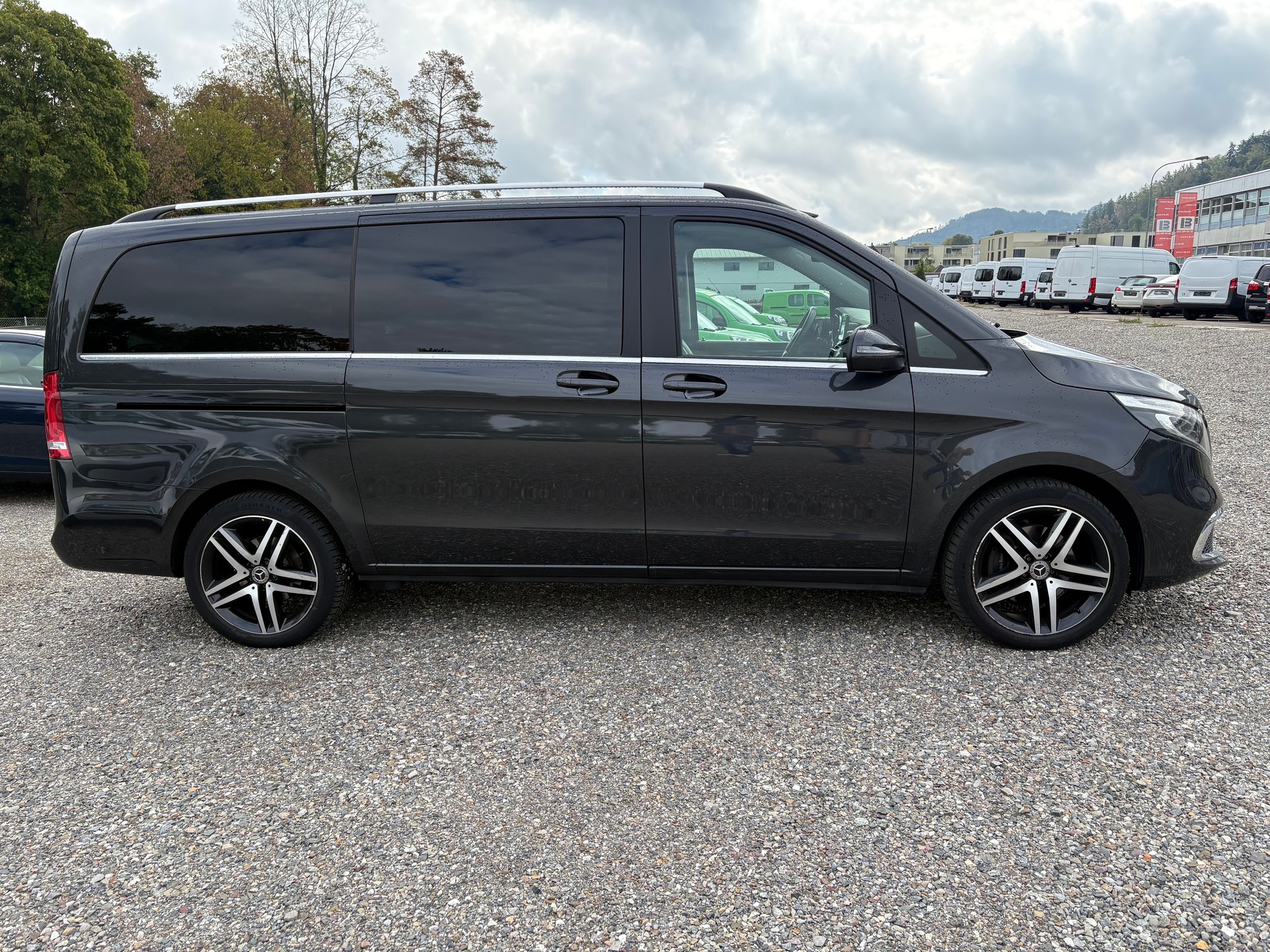 MERCEDES-BENZ V 300 d lang Avantgarde 4Matic 9G-Tronic-image-3