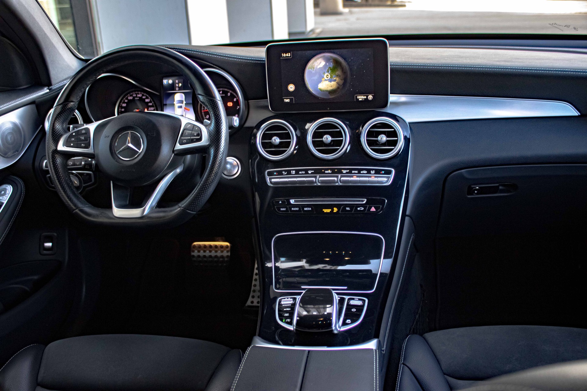 MERCEDES-BENZ GLC Coupé 250 AMG Line 4Matic 9G-Tronic-image-11
