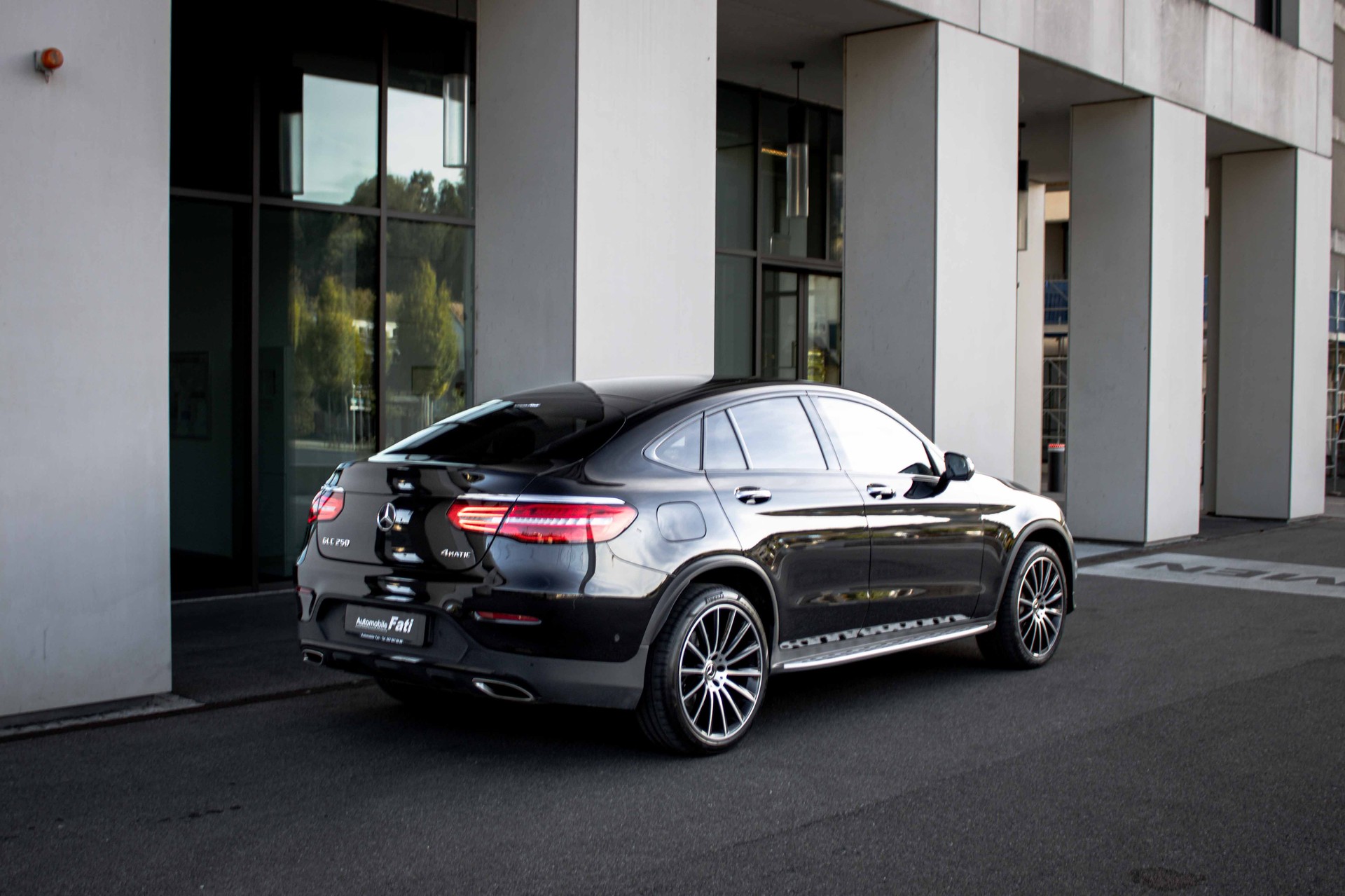 MERCEDES-BENZ GLC Coupé 250 AMG Line 4Matic 9G-Tronic-image-6