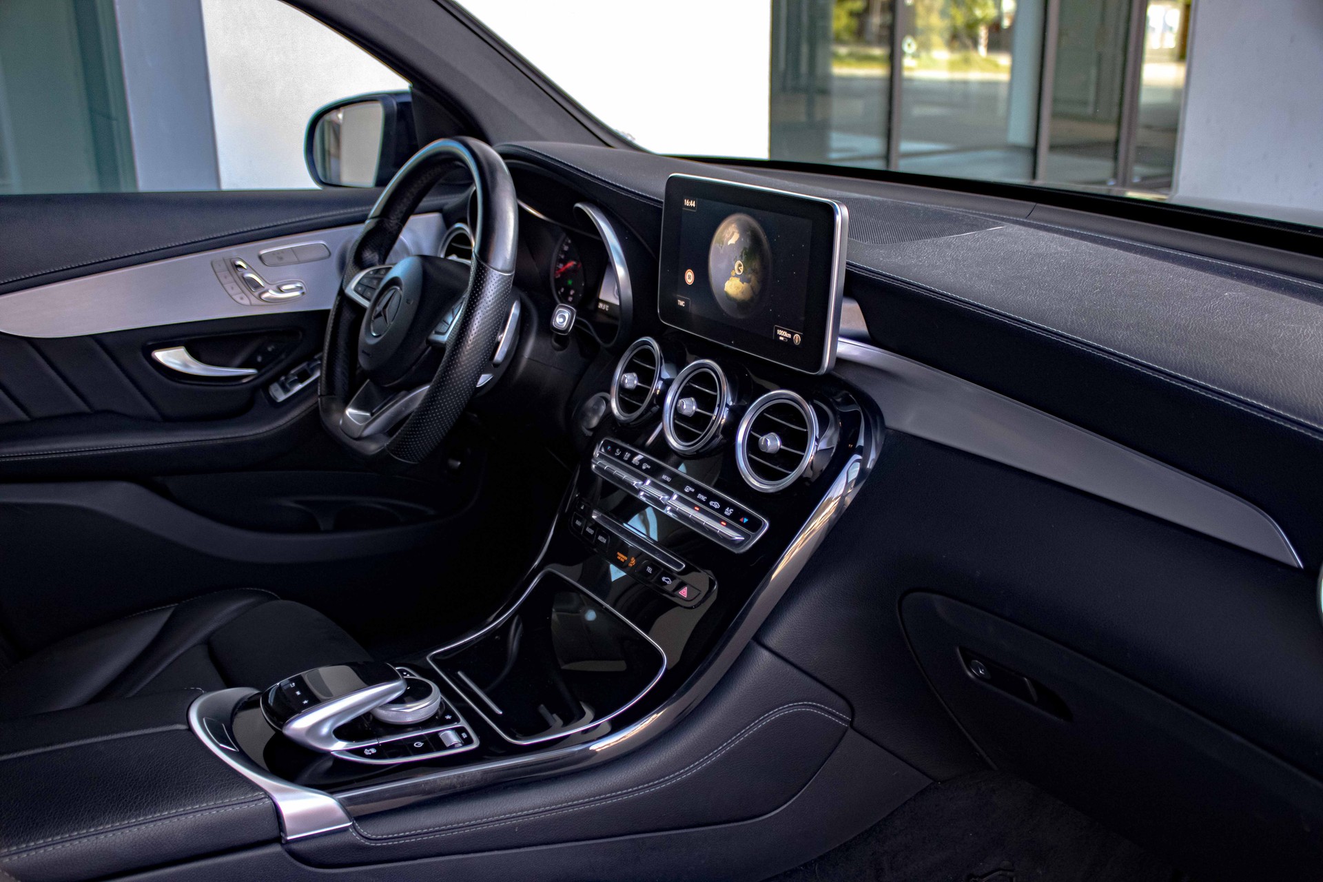 MERCEDES-BENZ GLC Coupé 250 AMG Line 4Matic 9G-Tronic-image-17