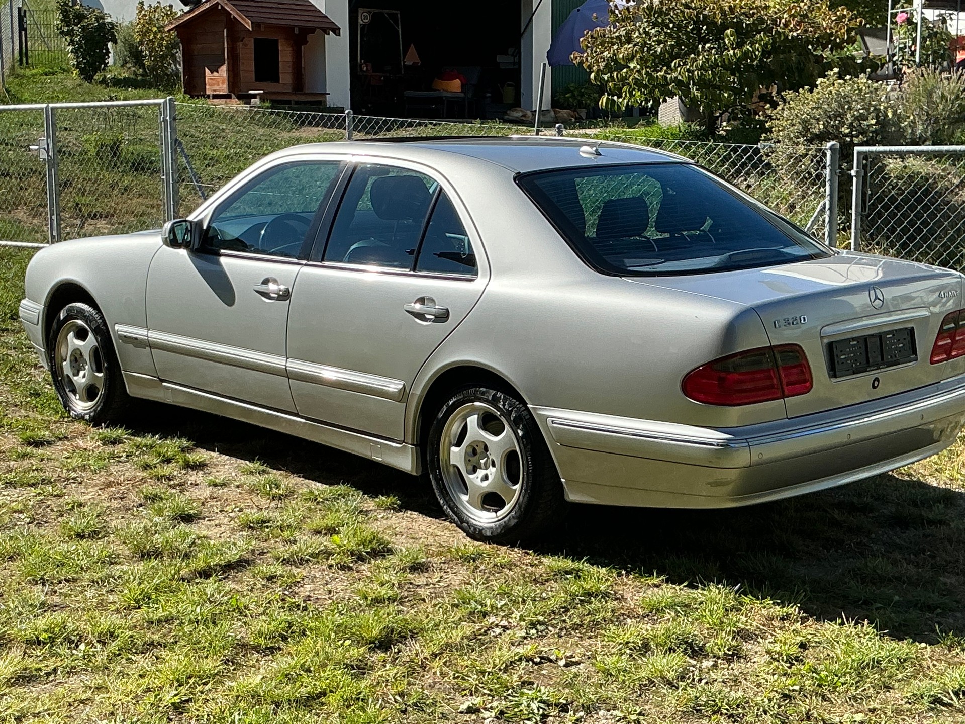 MERCEDES-BENZ E 320 V6 4Matic-image-12
