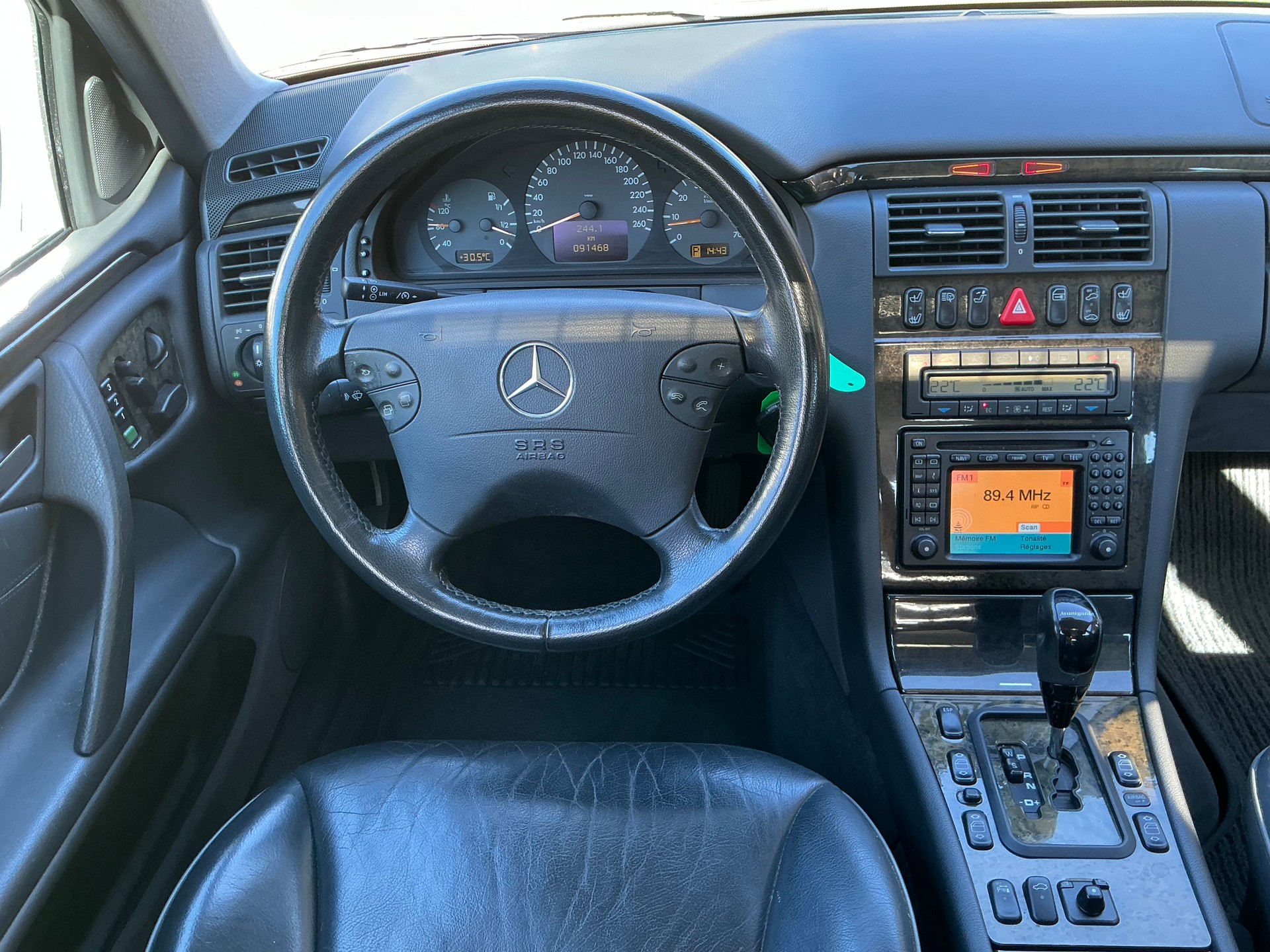 MERCEDES-BENZ E 320 V6 4Matic-image-1