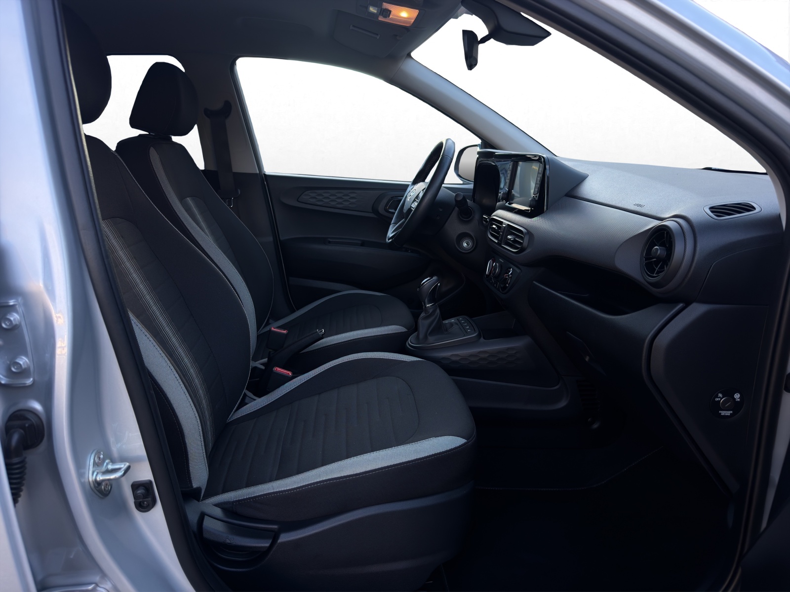 HYUNDAI i10 1.2 Amplia Automat-image-12