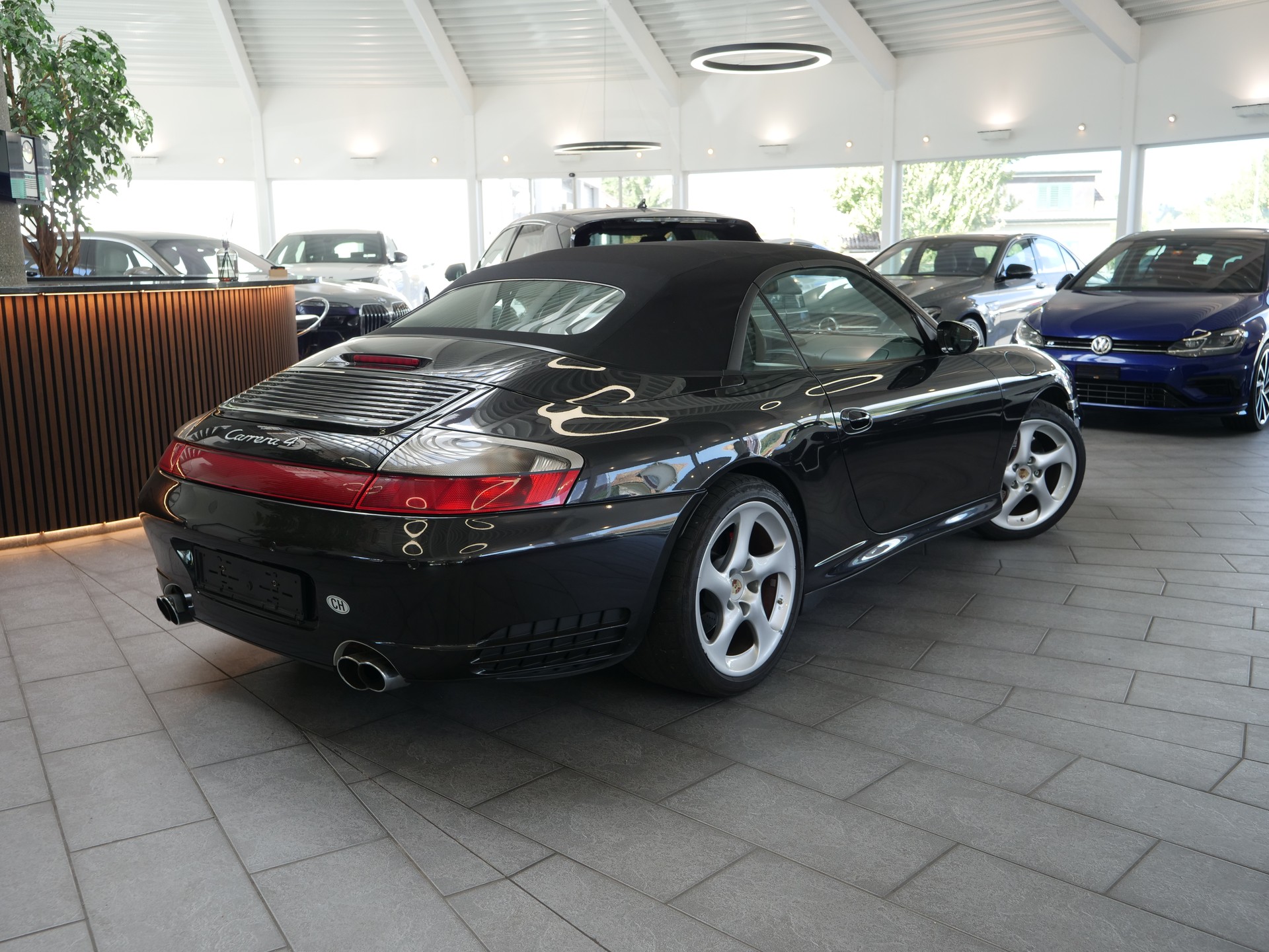 PORSCHE 911 Carrera 4 S Cabrio-showroom-element-2