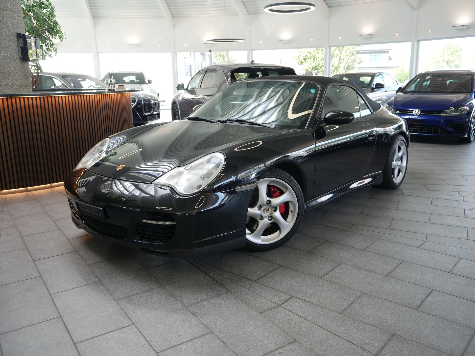 PORSCHE 911 Carrera 4 S Cabrio-showroom-element-1