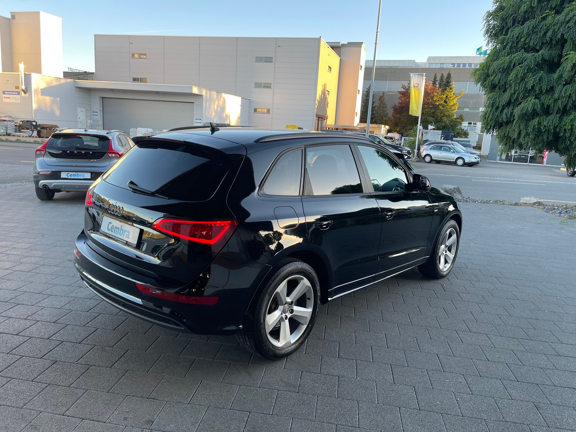 AUDI Q5 2.0 TDI S-Line-image-7