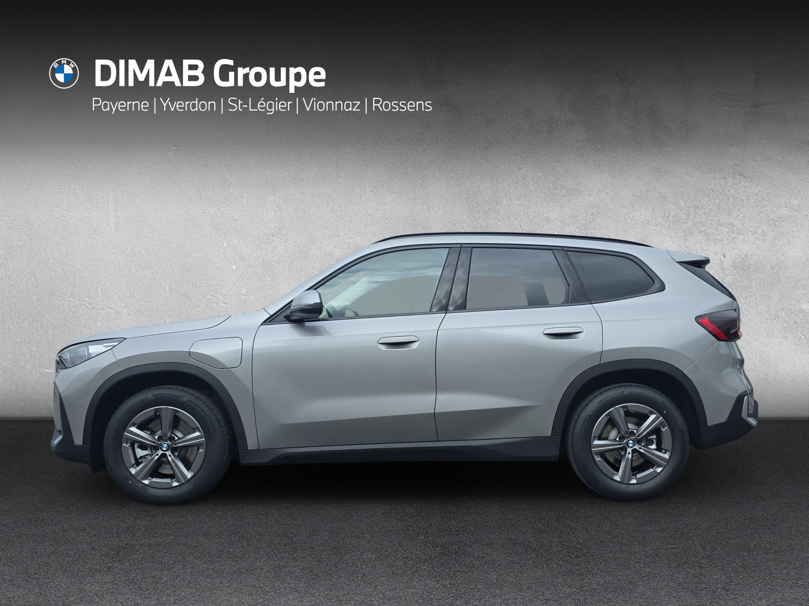 BMW X1 xDrive 25e-showroom-element-1
