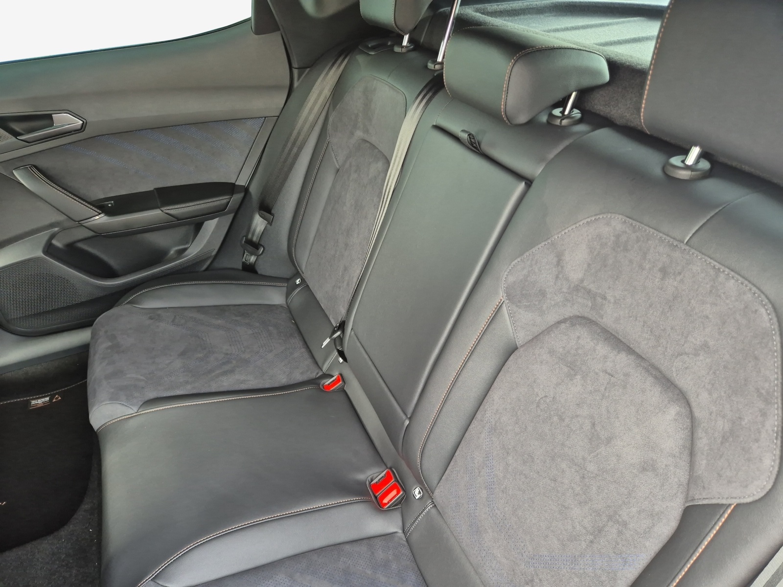 CUPRA Formentor 1.5 e-HYBRID pHEV VZ DSG-image-11