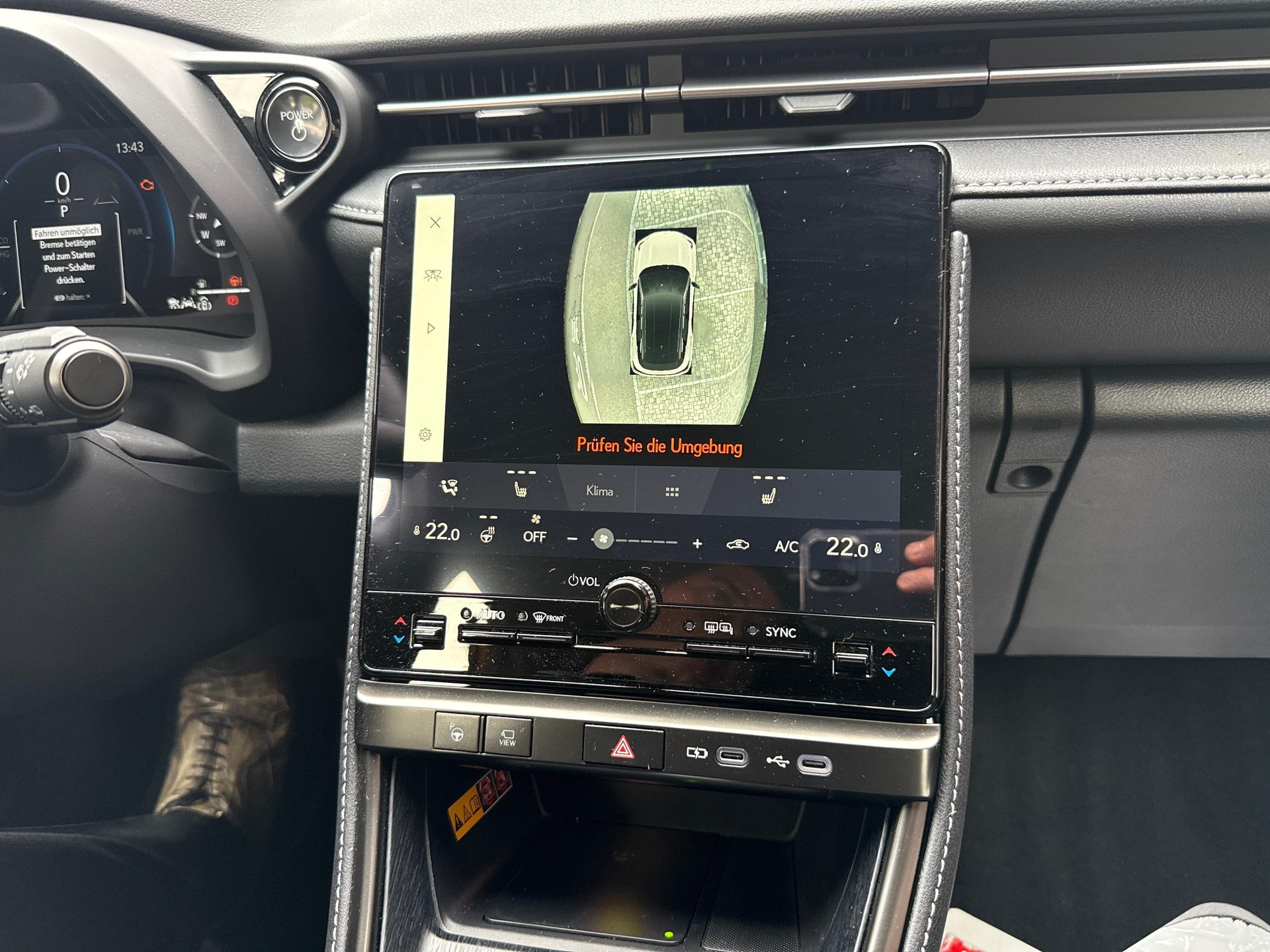 LEXUS LBX 1.5 Hybrid Relax AWD-image-12