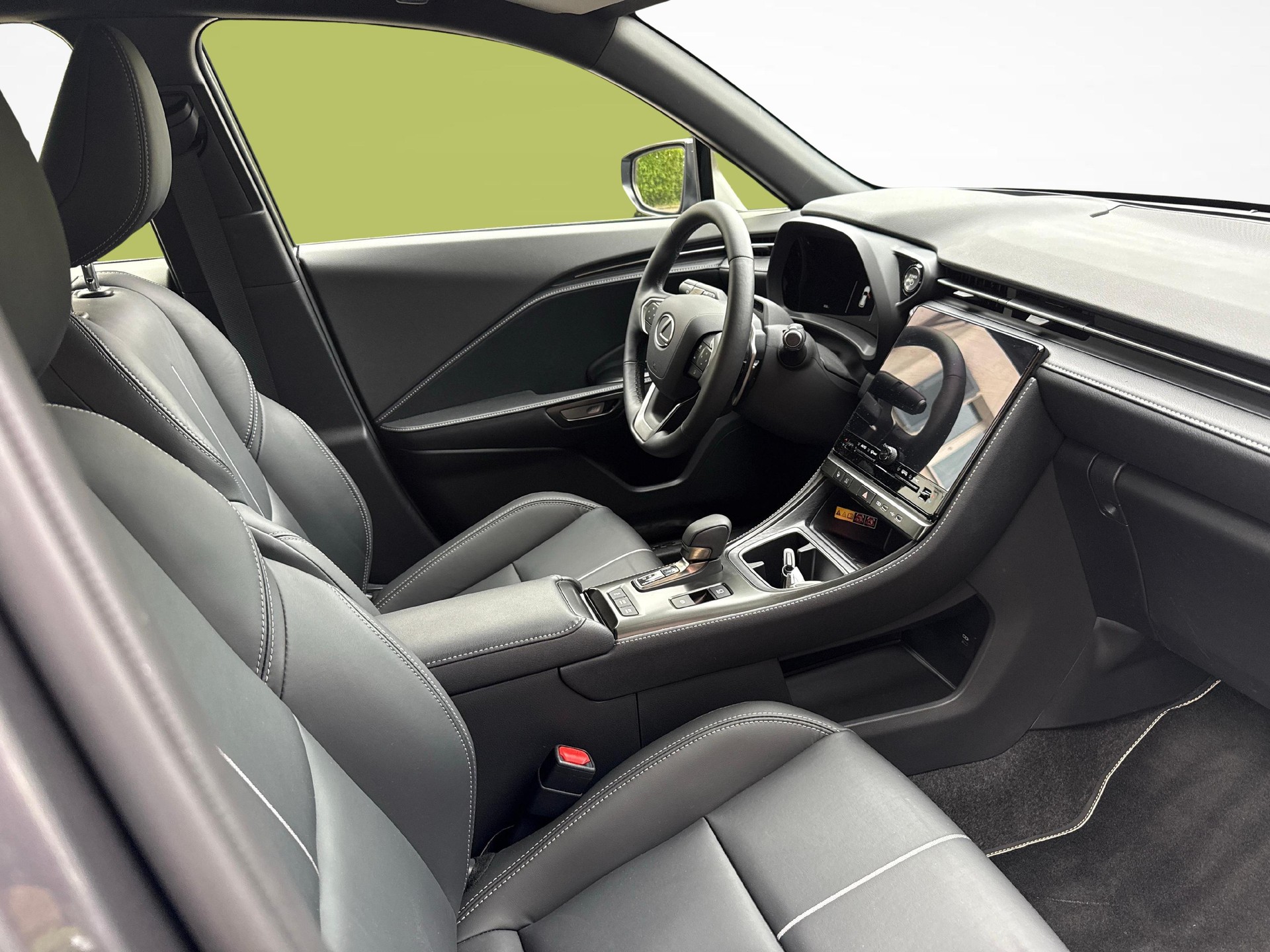 LEXUS LBX 1.5 Hybrid Relax AWD-image-9