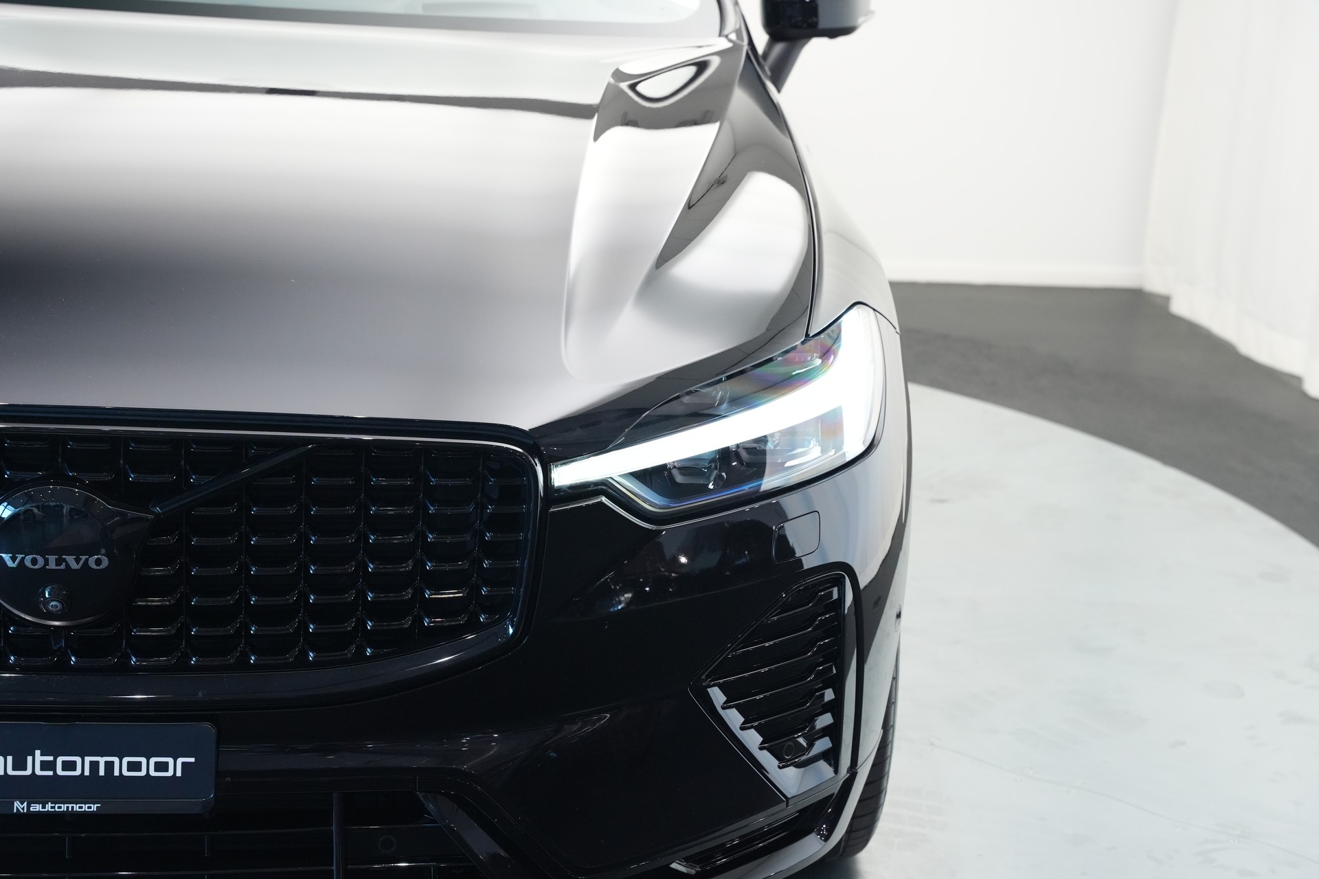 VOLVO XC60 T8 eAWD PluginHybrid Ultimate Dark Geartronic Black Edition Ultra *Luftfahrwerk* *B&W*-image-45
