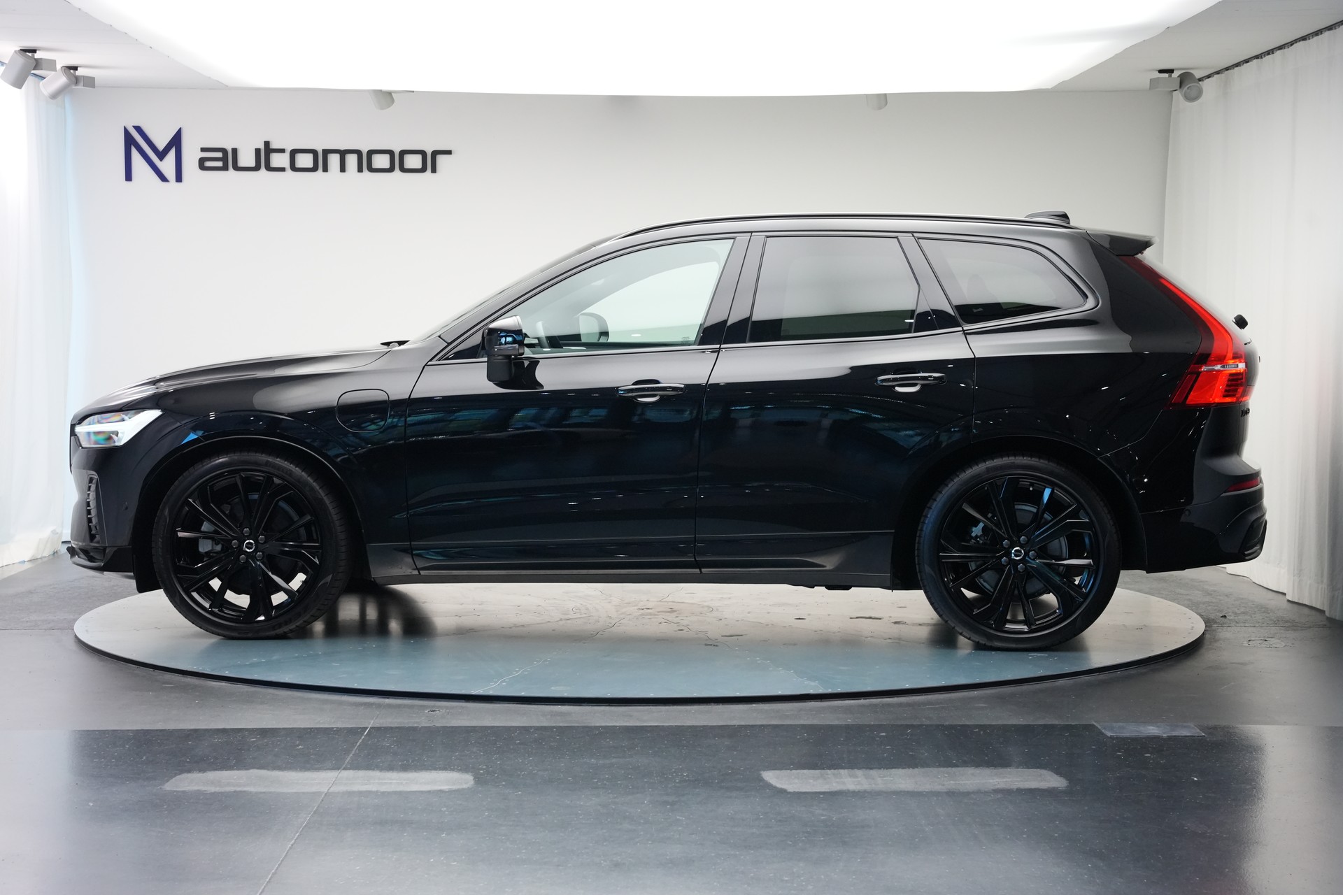 VOLVO XC60 T8 eAWD PluginHybrid Ultimate Dark Geartronic Black Edition Ultra *Luftfahrwerk* *B&W*-image-7