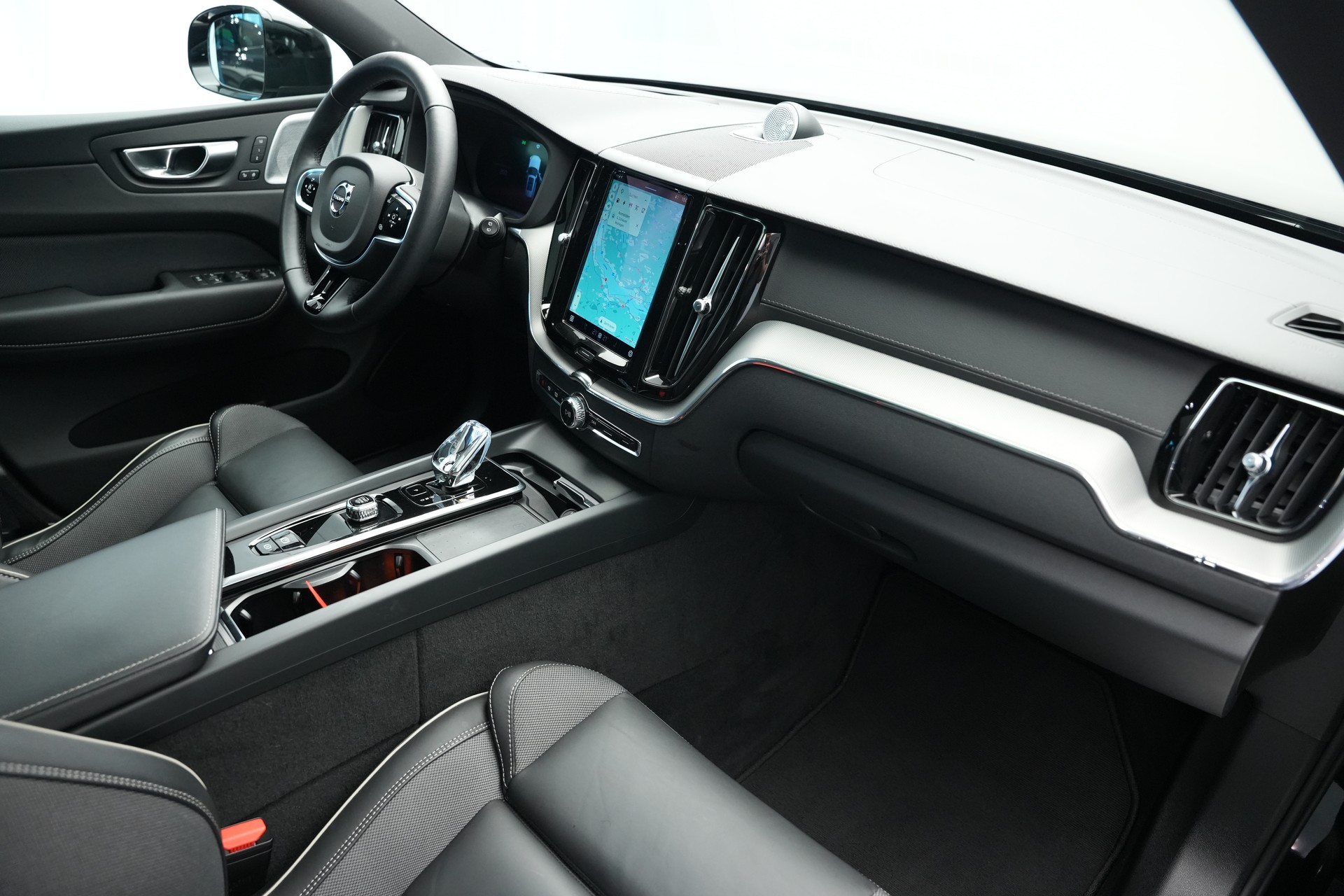 VOLVO XC60 T8 eAWD PluginHybrid Ultimate Dark Geartronic Black Edition Ultra *Luftfahrwerk* *B&W*-image-10