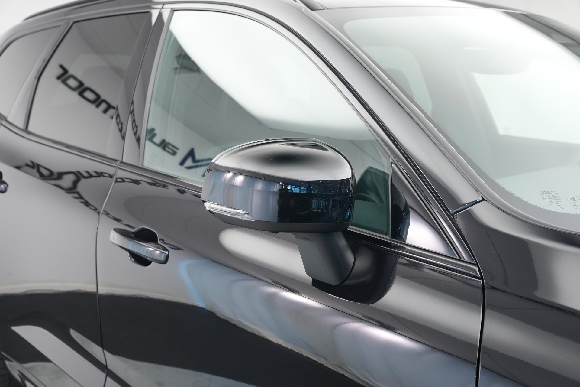VOLVO XC60 T8 eAWD PluginHybrid Ultimate Dark Geartronic Black Edition Ultra *Luftfahrwerk* *B&W*-image-48