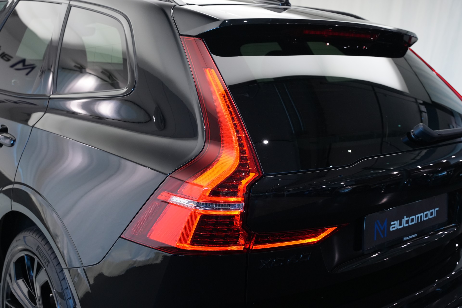 VOLVO XC60 T8 eAWD PluginHybrid Ultimate Dark Geartronic Black Edition Ultra *Luftfahrwerk* *B&W*-image-40