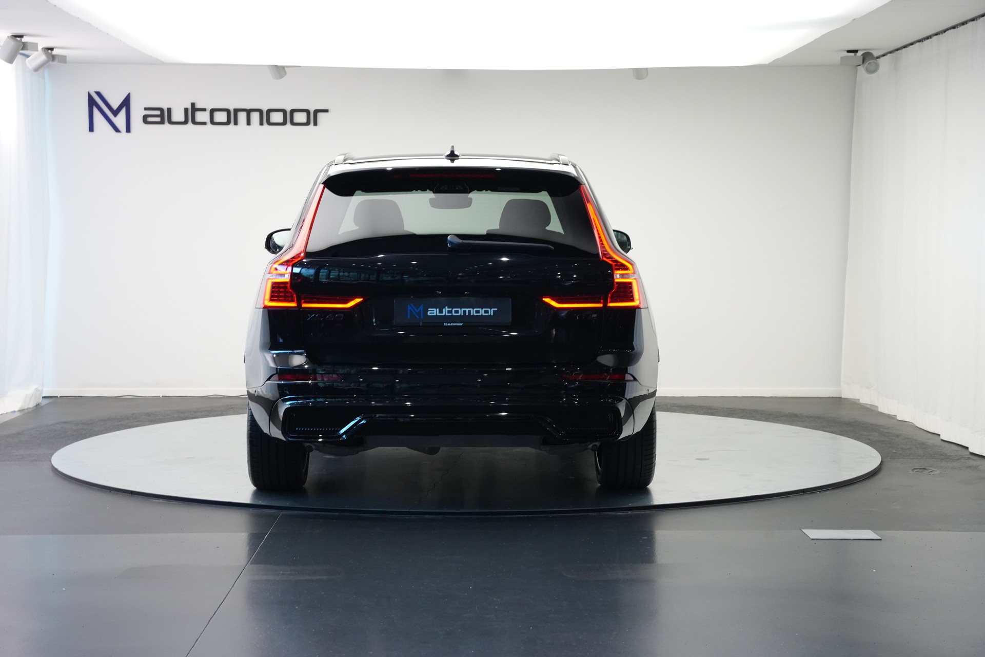 VOLVO XC60 T8 eAWD PluginHybrid Ultimate Dark Geartronic Black Edition Ultra *Luftfahrwerk* *B&W*-image-5