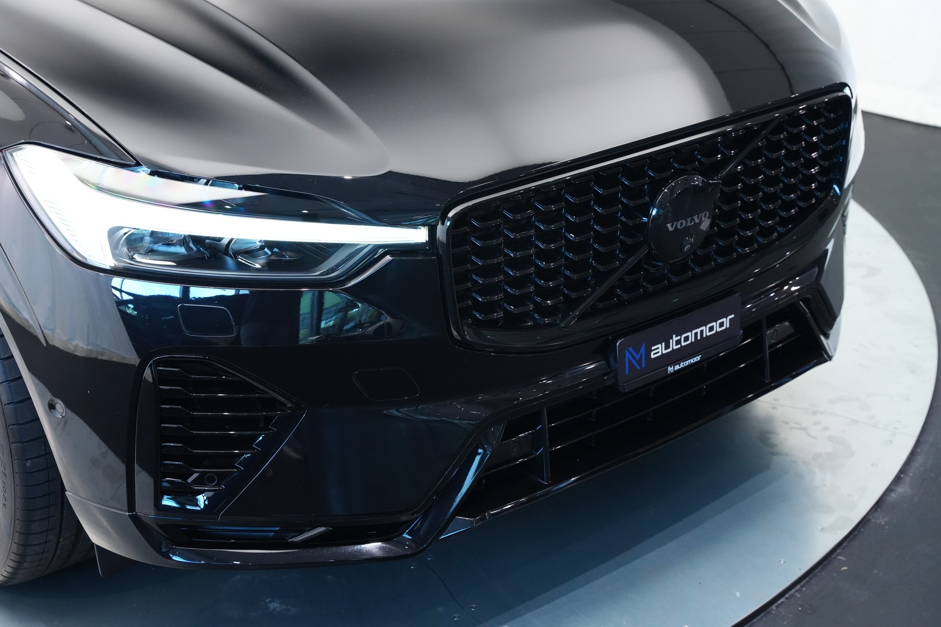 VOLVO XC60 T8 eAWD PluginHybrid Ultimate Dark Geartronic Black Edition Ultra *Luftfahrwerk* *B&W*-image-47
