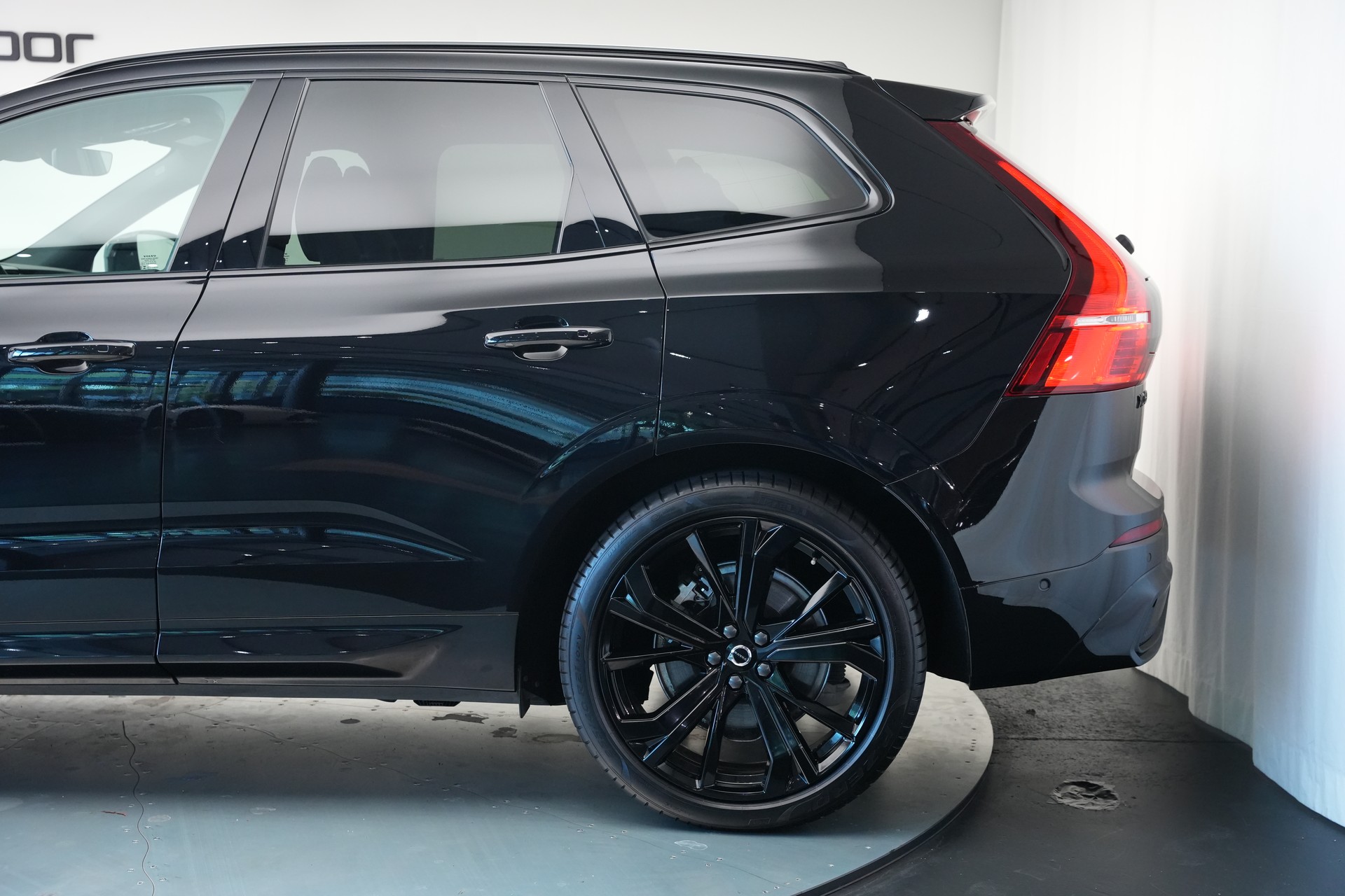 VOLVO XC60 T8 eAWD PluginHybrid Ultimate Dark Geartronic Black Edition Ultra *Luftfahrwerk* *B&W*-image-42