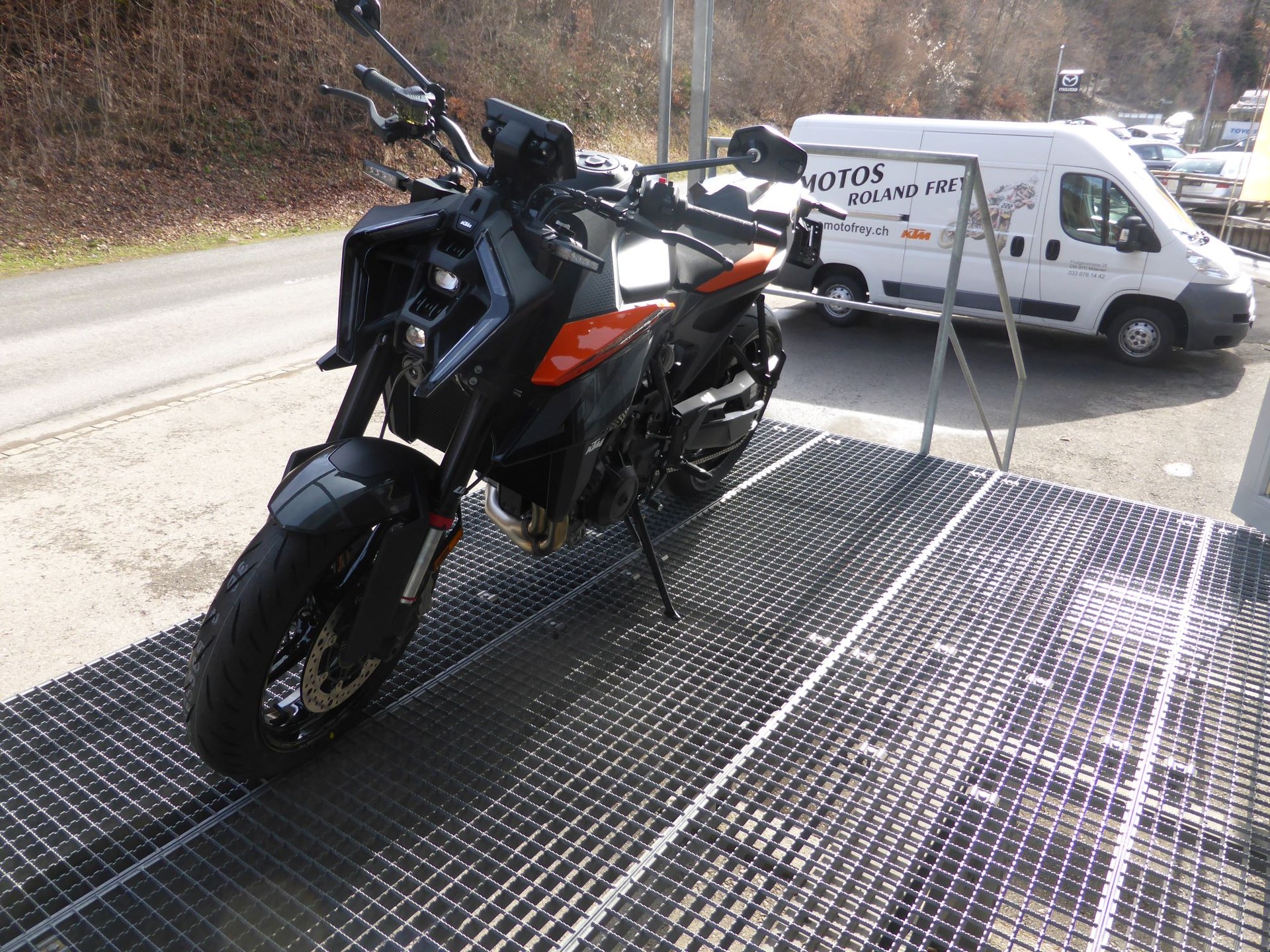 KTM 990 Duke-image-2